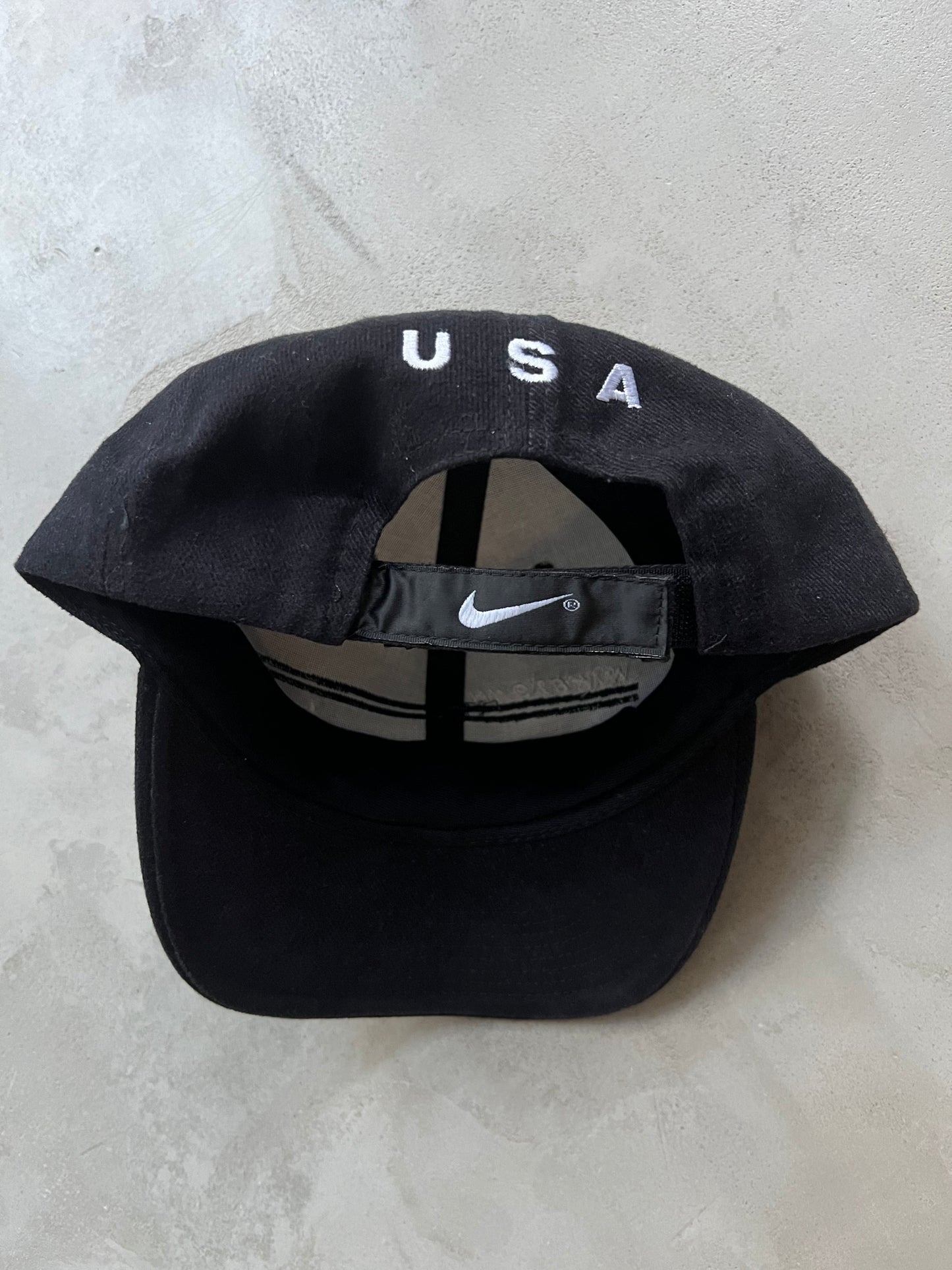 BLACK NIKE TOWN CAP - 1990S