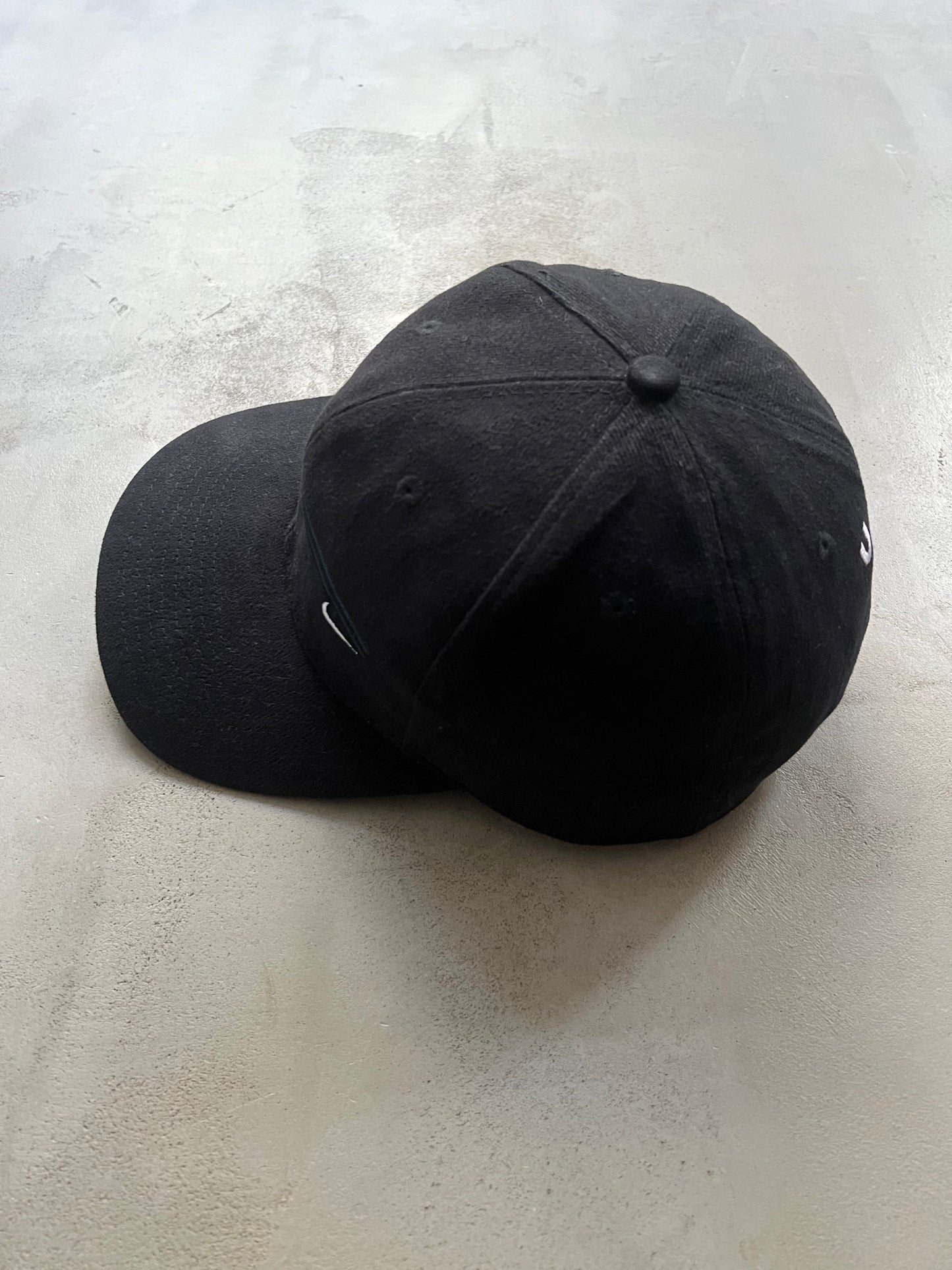 BLACK NIKE TOWN CAP - 1990S