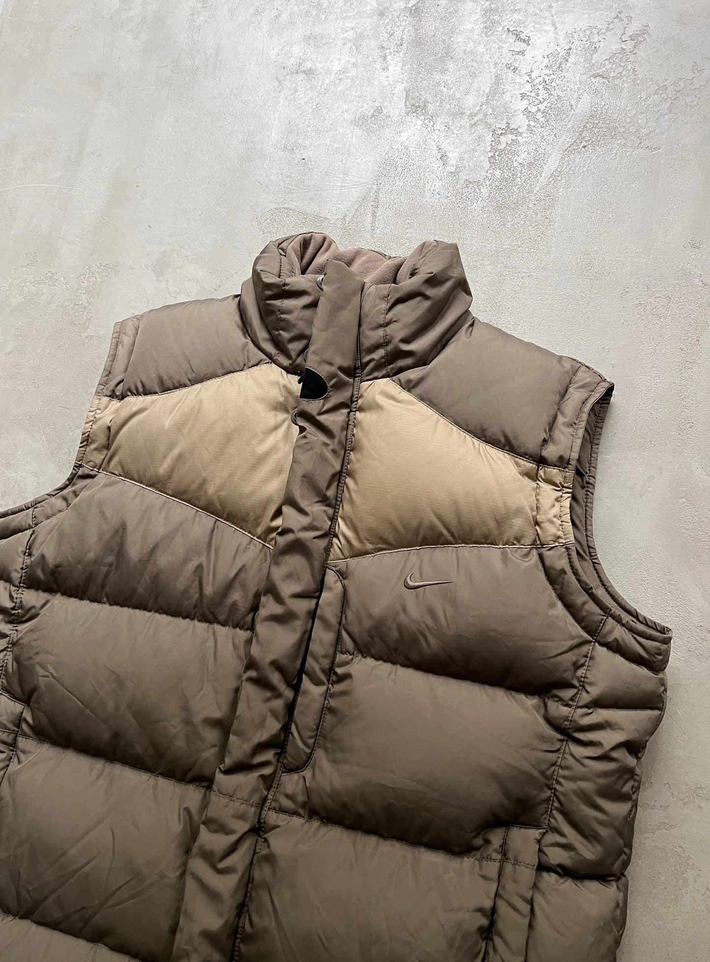 KHAKI/OLIVE NIKE PUFFER VEST - 2000S - L