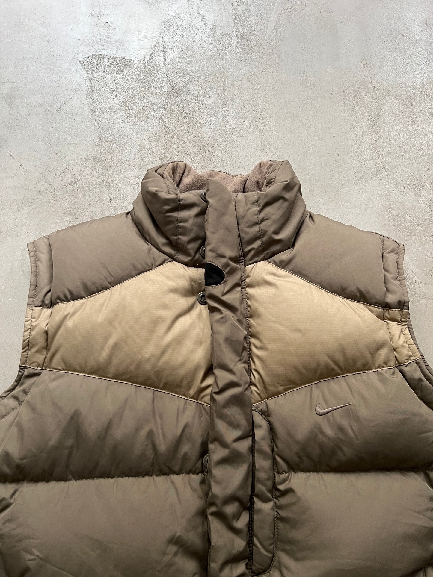 KHAKI/OLIVE NIKE PUFFER VEST - 2000S - L