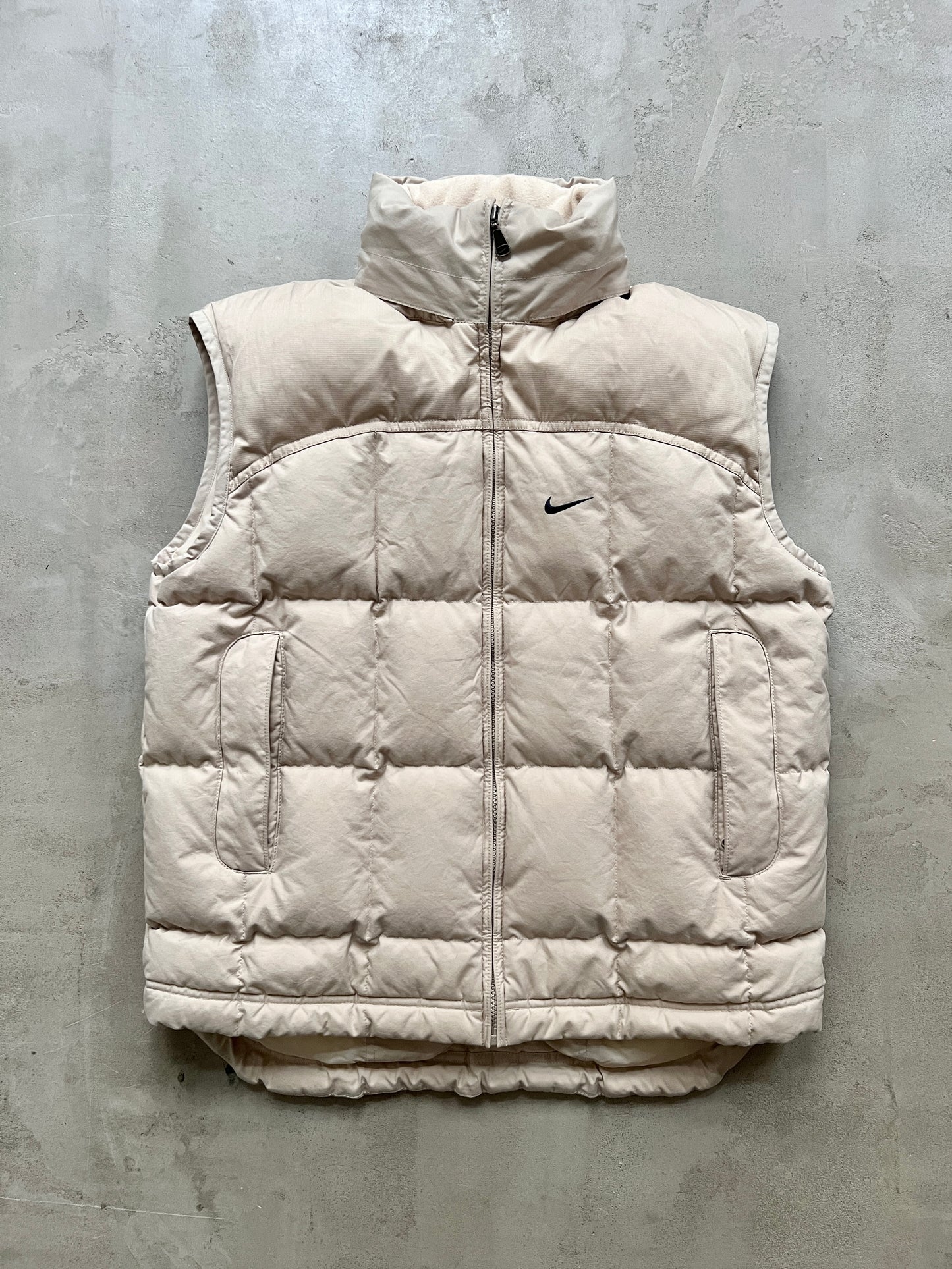 LIGHT BEIGE NIKE PUFFER VEST - 2000S - S/M