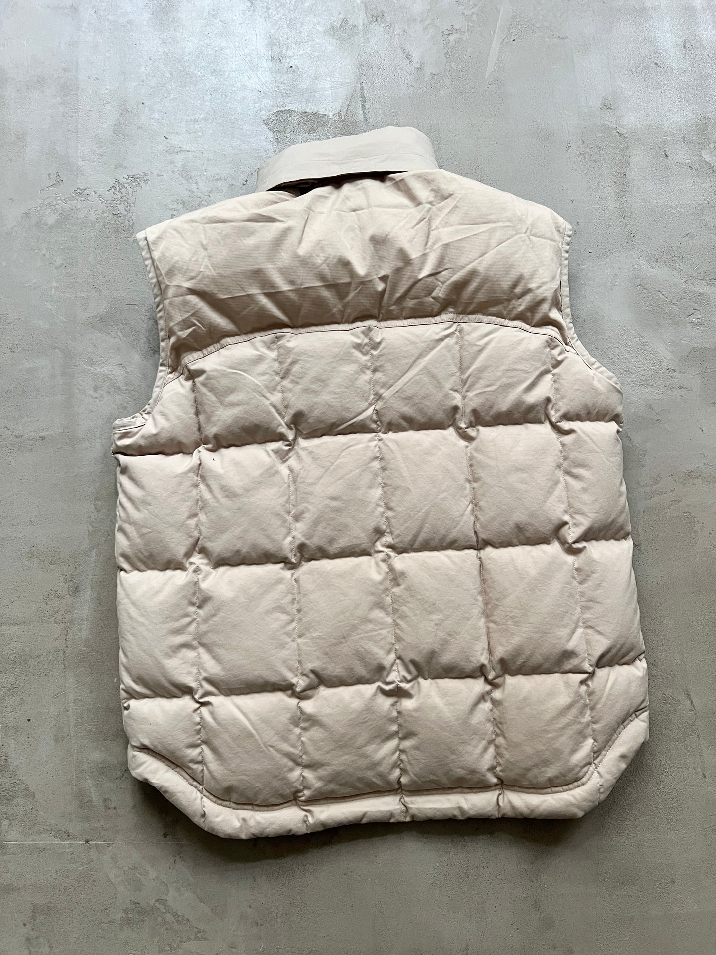 LIGHT BEIGE NIKE PUFFER VEST - 2000S - S/M