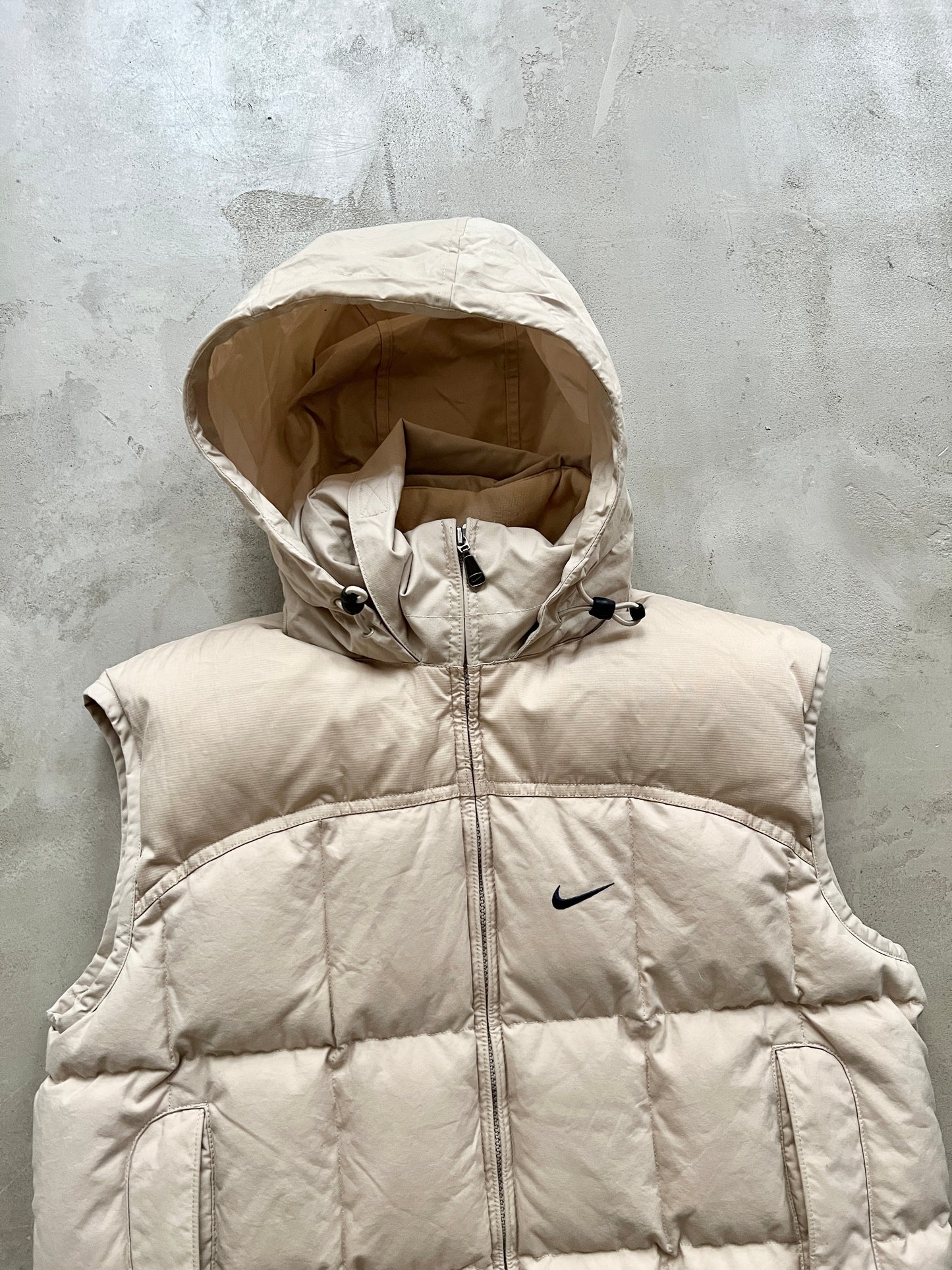 LIGHT BEIGE NIKE PUFFER VEST - 2000S - S/M