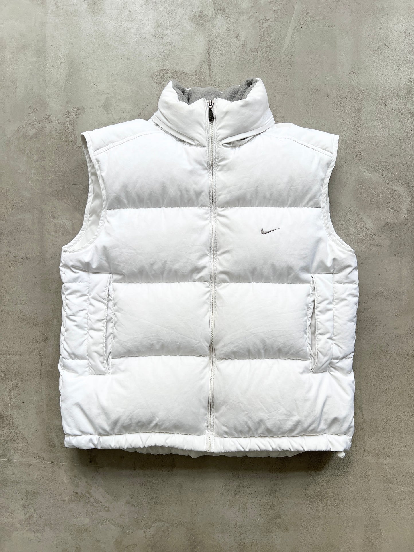 WHITE NIKE PUFFER VEST - 2000S