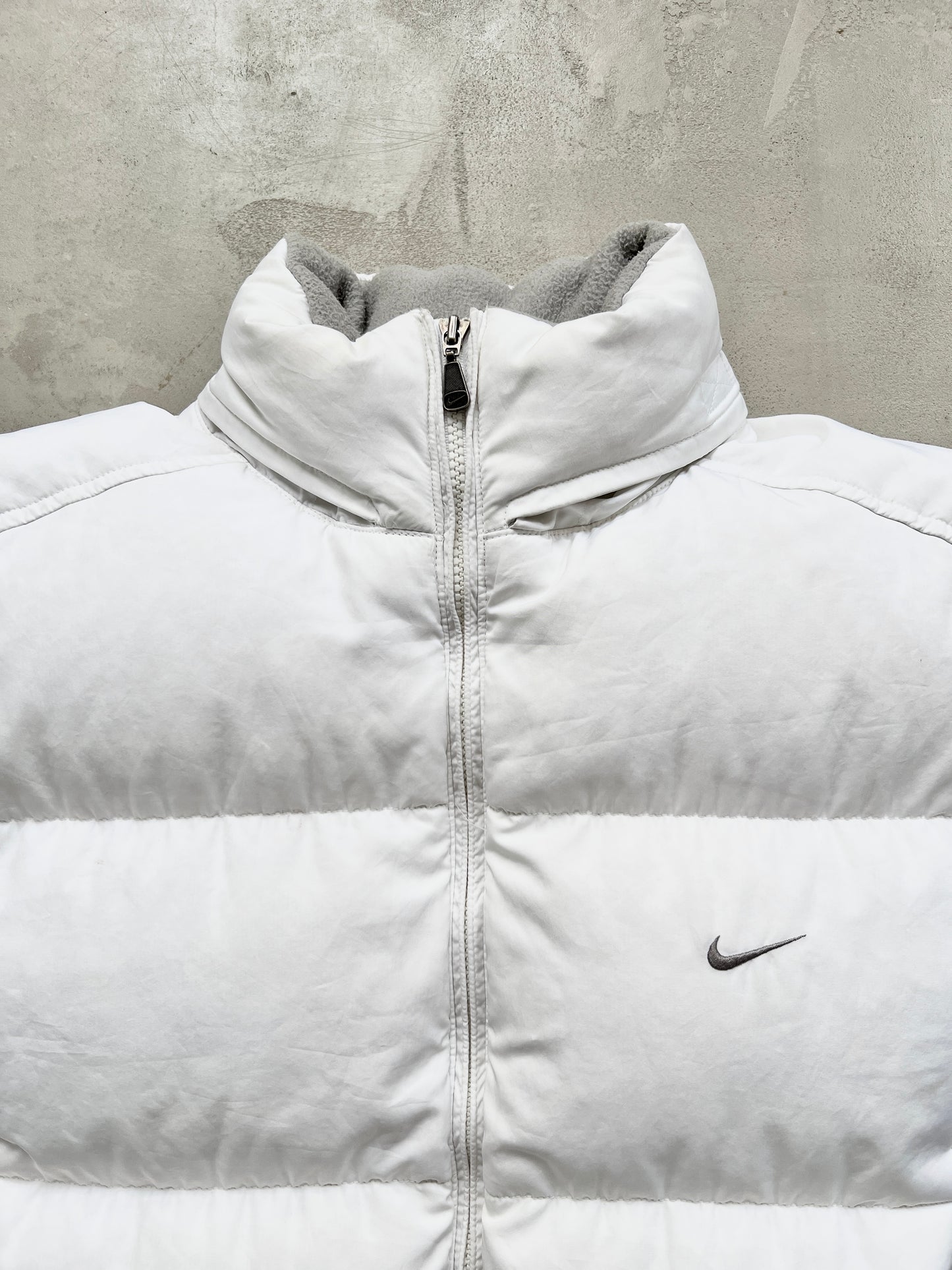 WHITE NIKE PUFFER VEST - 2000S