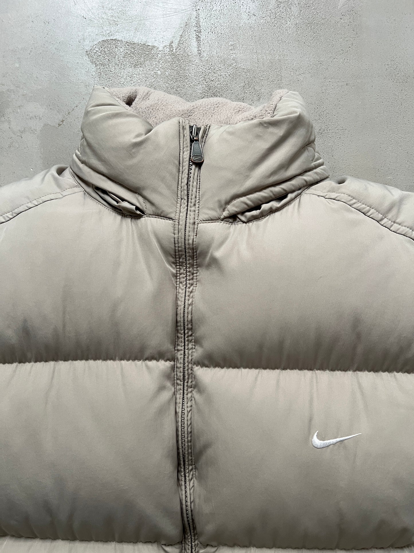 BEIGE NIKE PUFFER VEST - 2000S - L/M