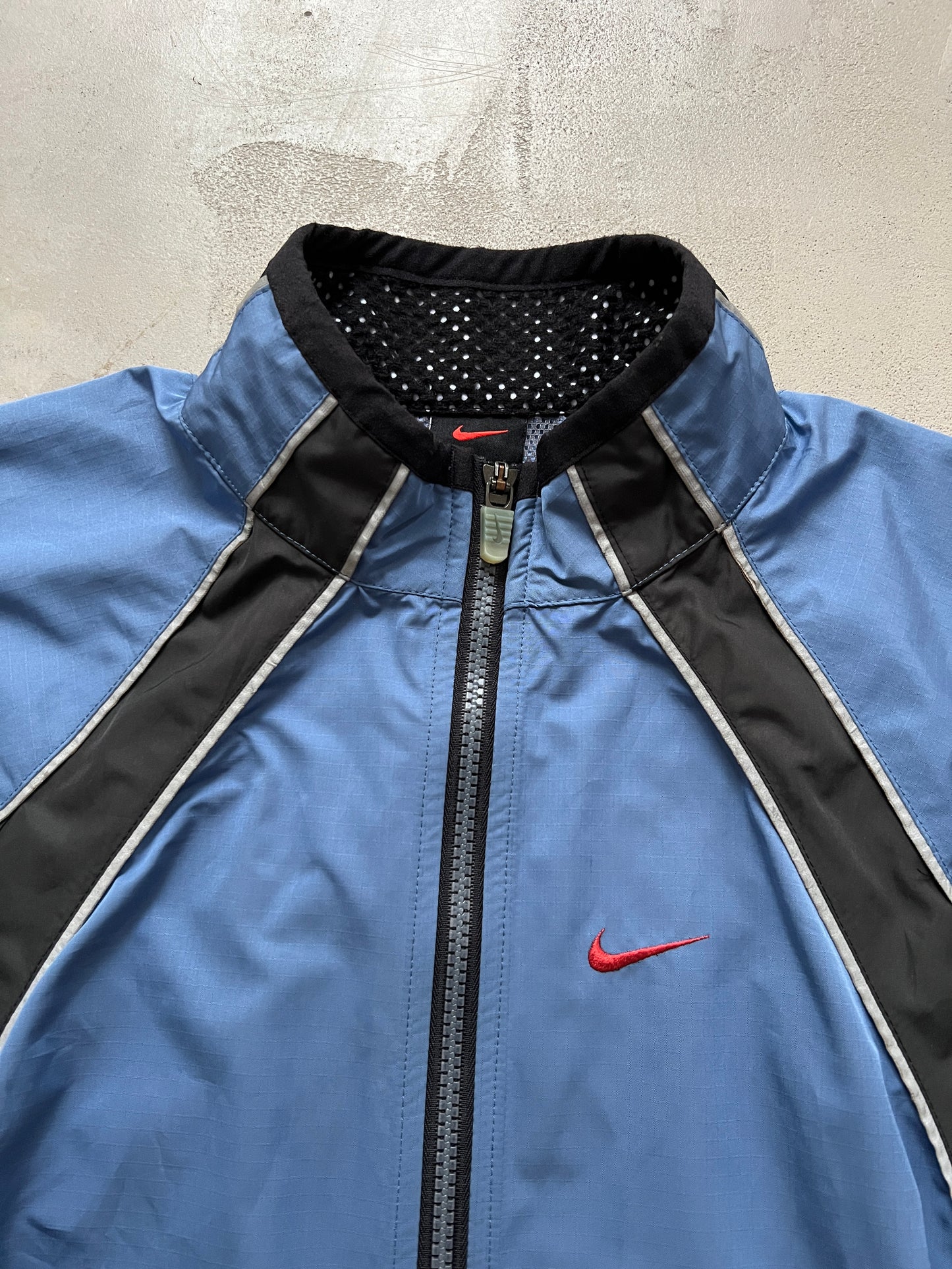 BLUE/BLACK NIKE REFLECTIVE TRACK JACKET - 1990S - L