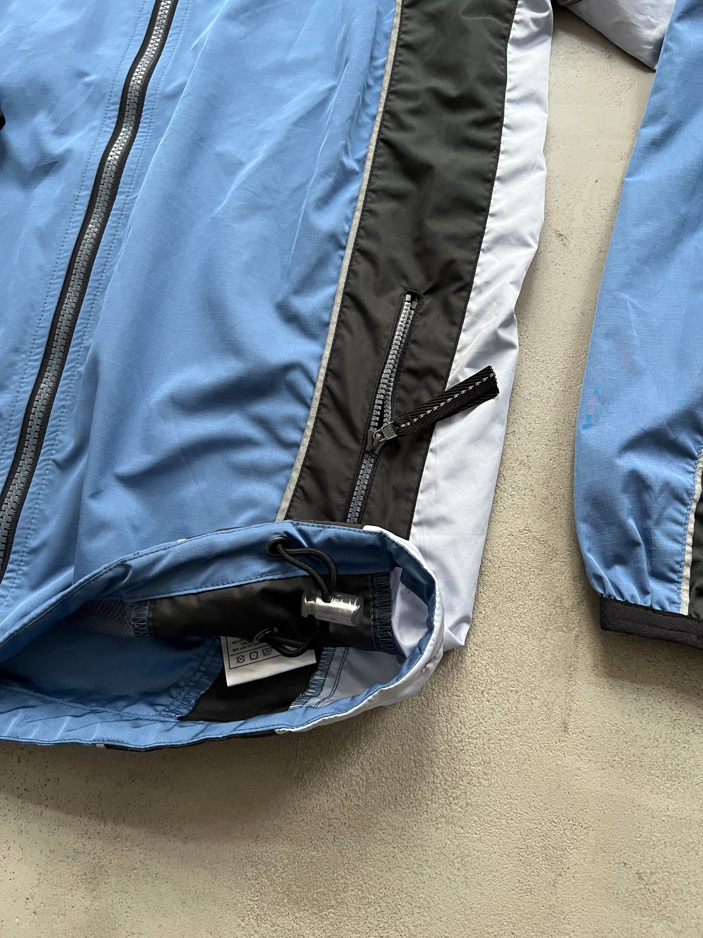 BLUE/BLACK NIKE REFLECTIVE TRACK JACKET - 1990S - L