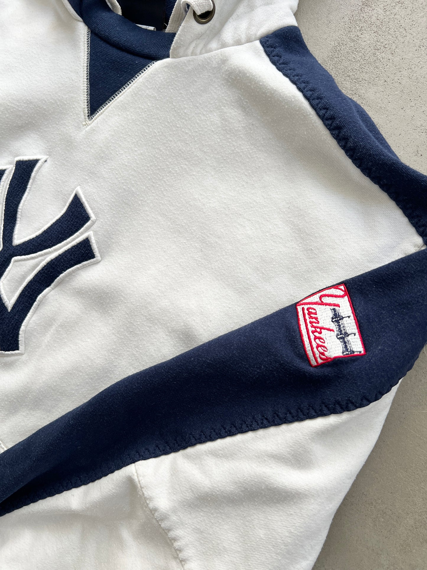 WHITE/NAVY YANKEES HOODIE - 1990S - L