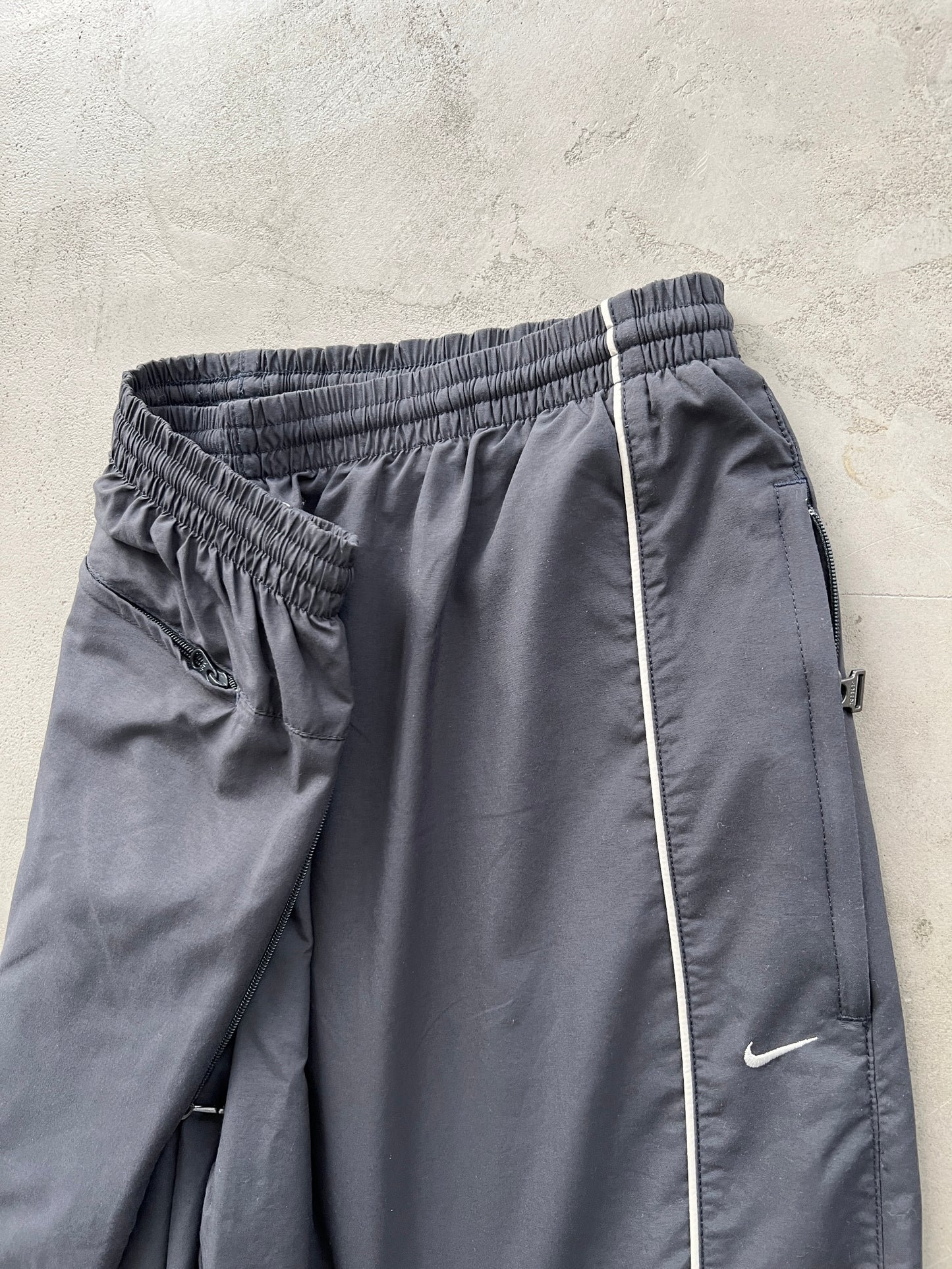 GREY NIKE TRACK PANTS - 2000S - L