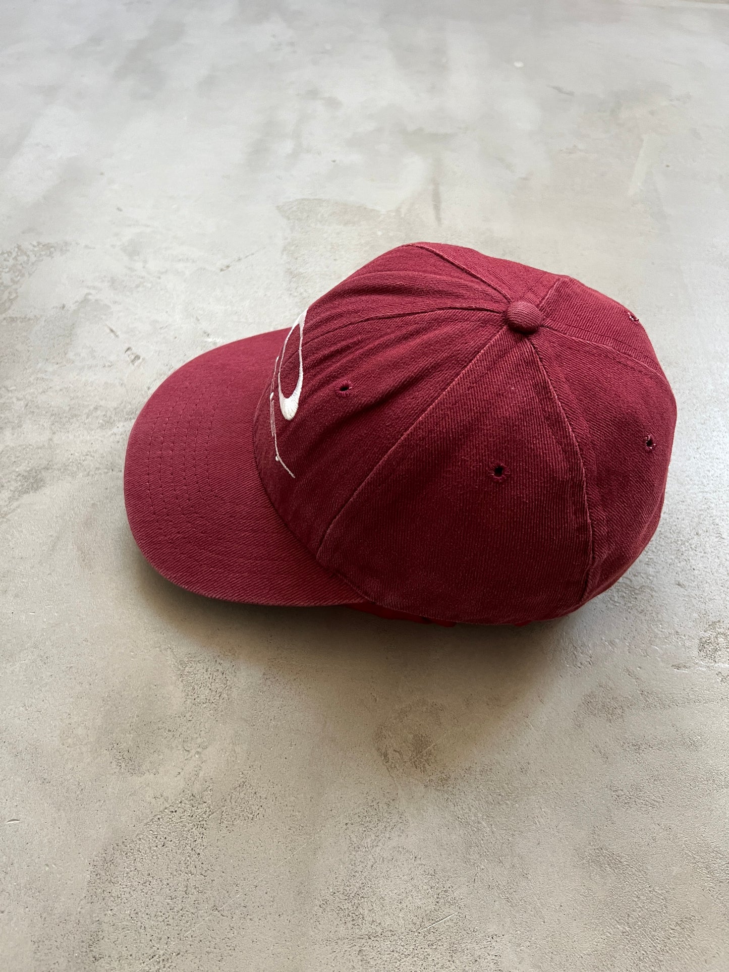 WINE RED OAKLEY SOFTWARE CAP - 2000S