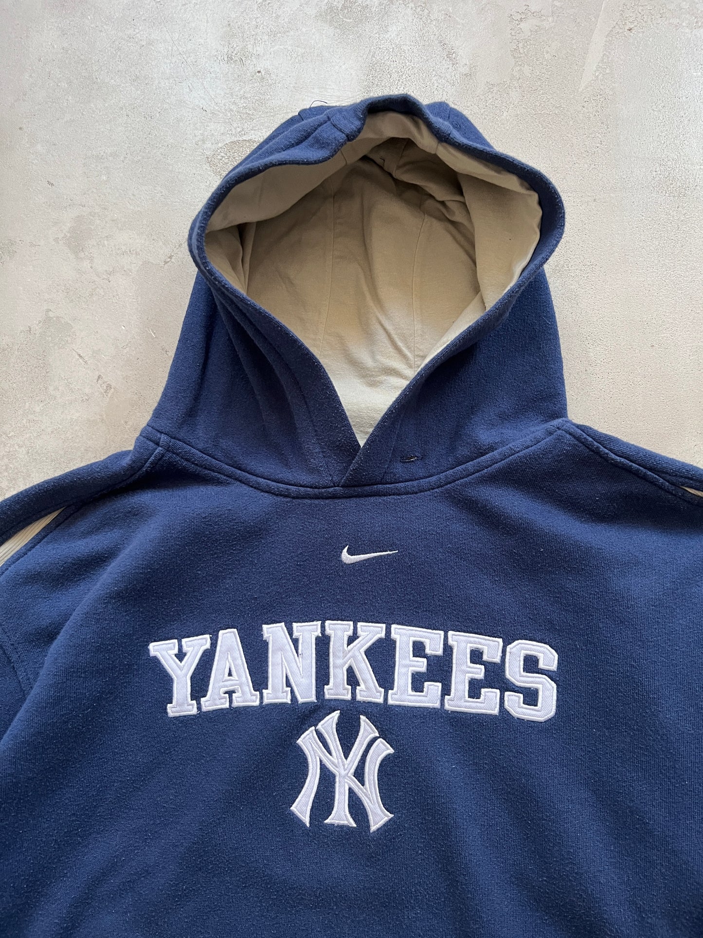 FADED NAVY NIKE YANKEES HOODIE - 1990S