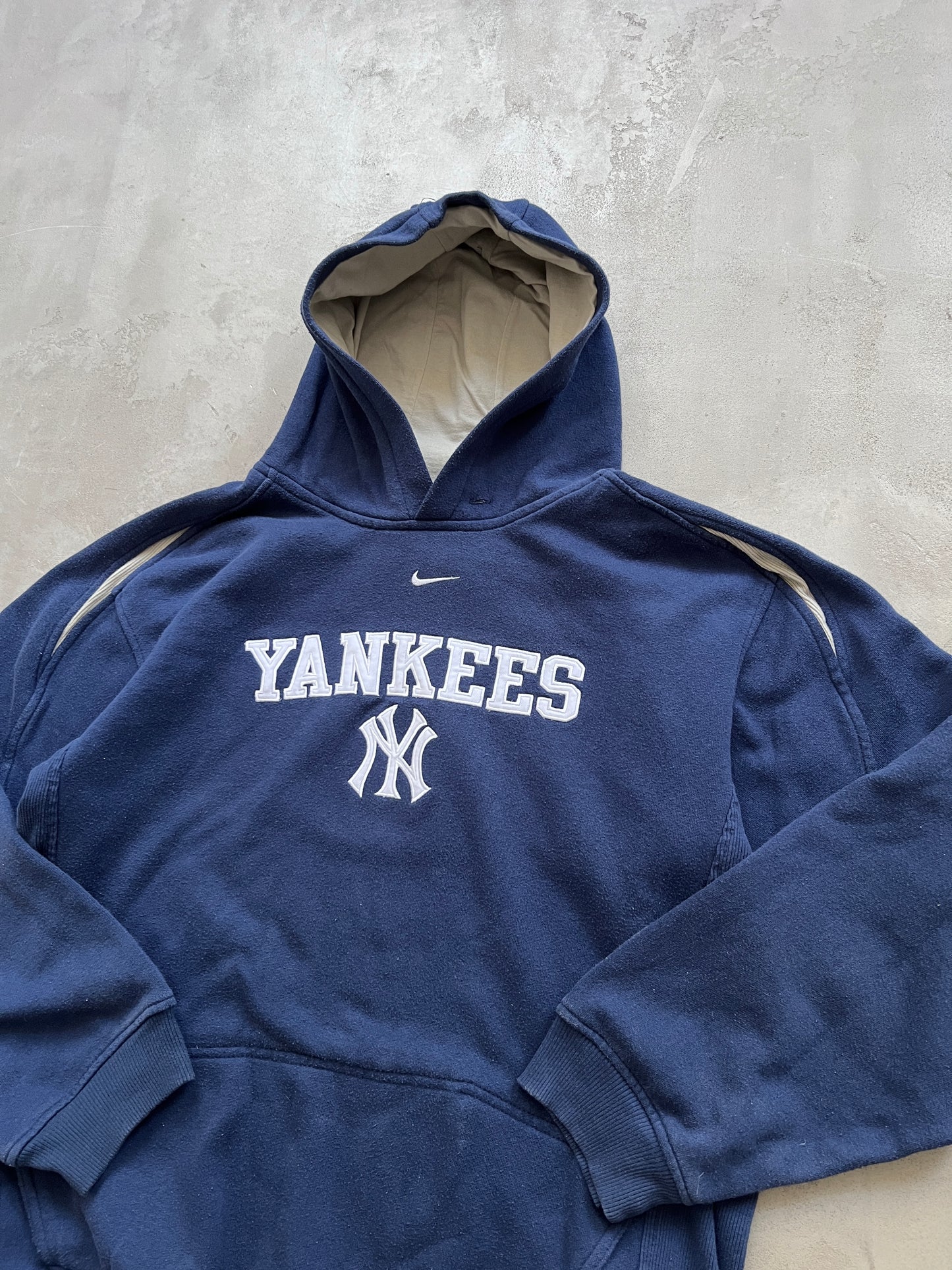 FADED NAVY NIKE YANKEES HOODIE - 1990S