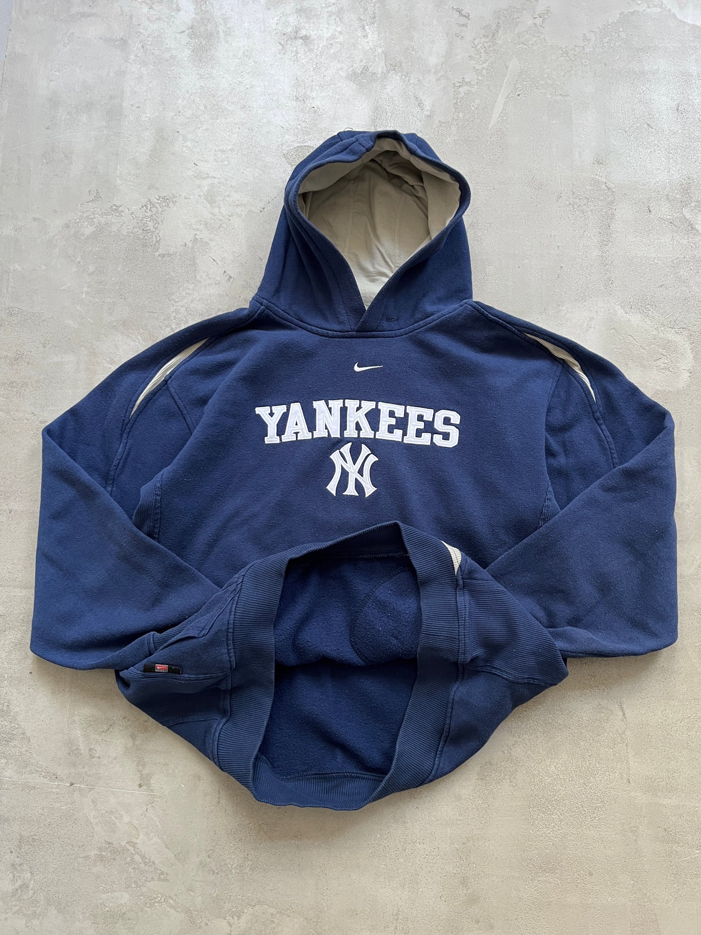 FADED NAVY NIKE YANKEES HOODIE - 1990S