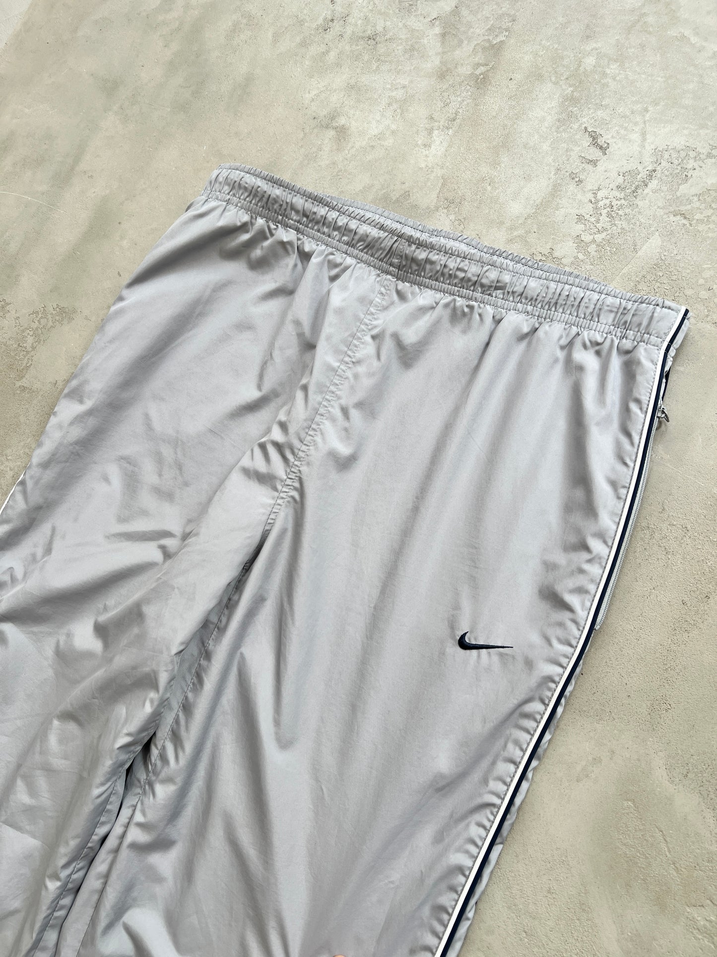 SILVER NIKE TRACK PANTS - 2000S - L