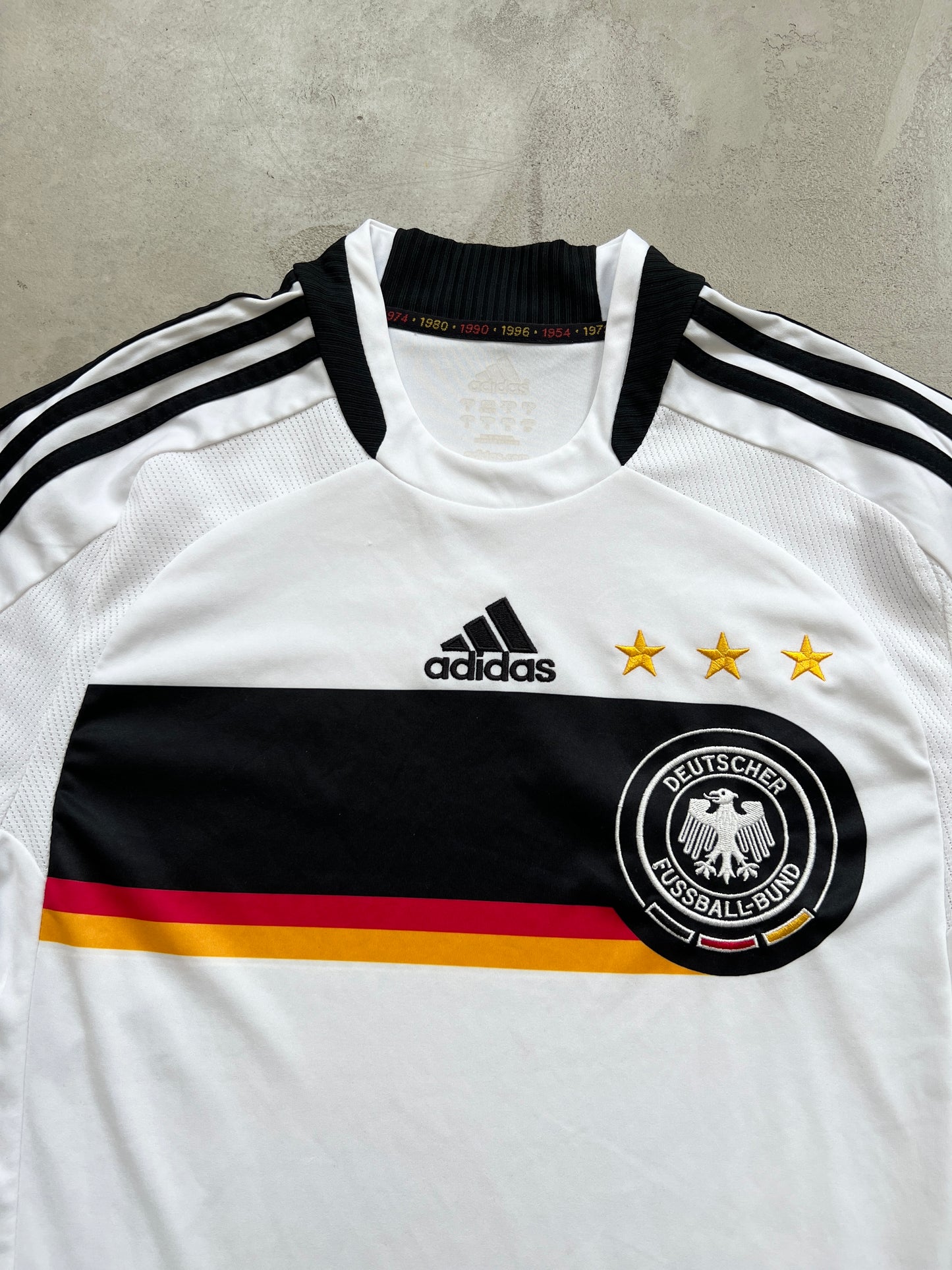 WHITE GERMANY SOCCER JERSEY - 2000S - L/M