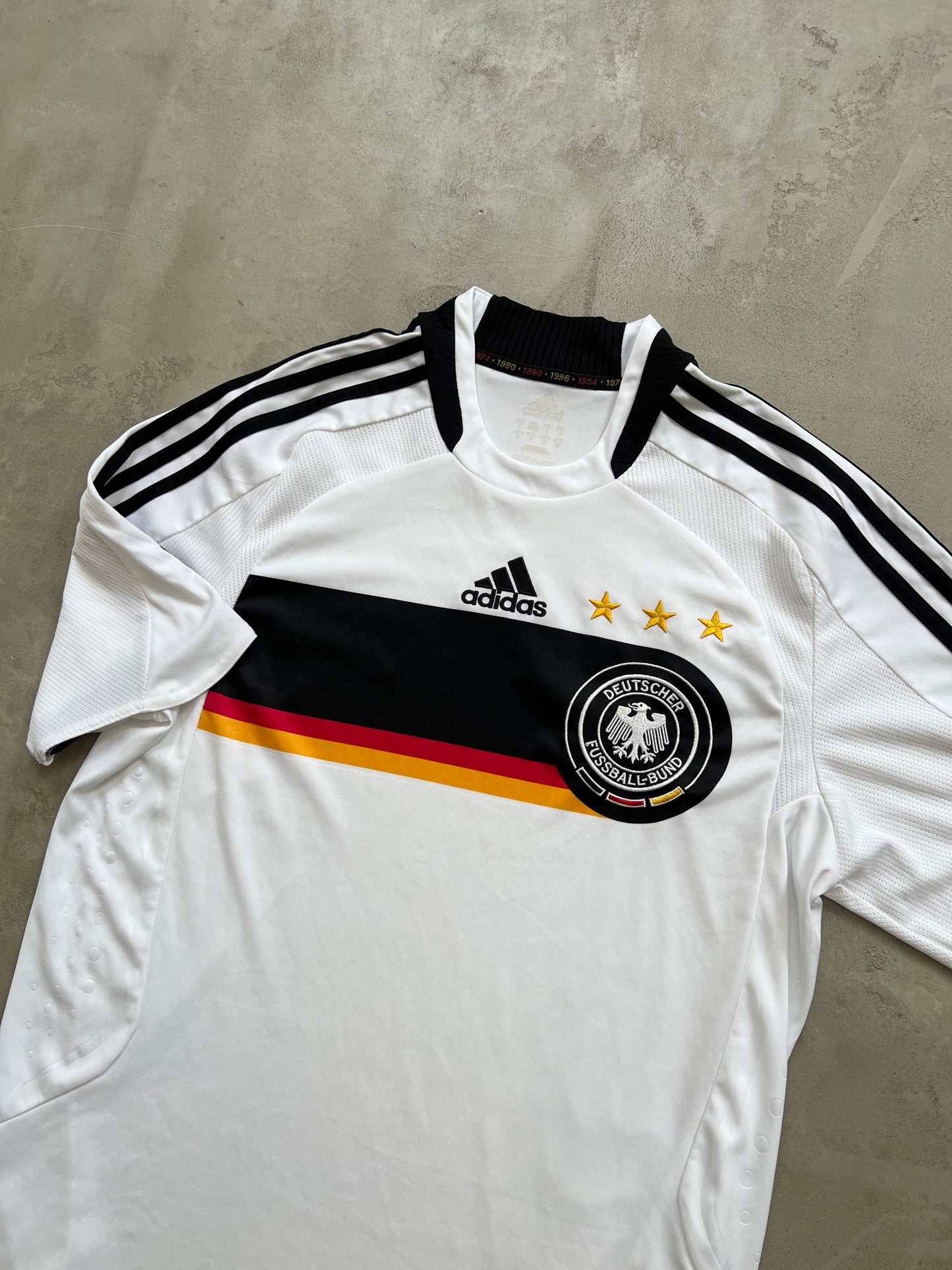 WHITE GERMANY SOCCER JERSEY - 2000S - L/M