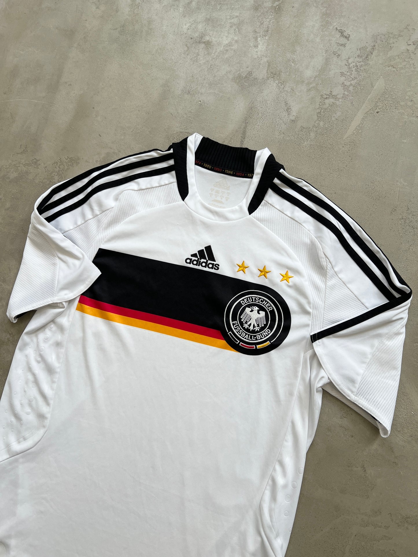 WHITE GERMANY SOCCER JERSEY - 2000S - L/M