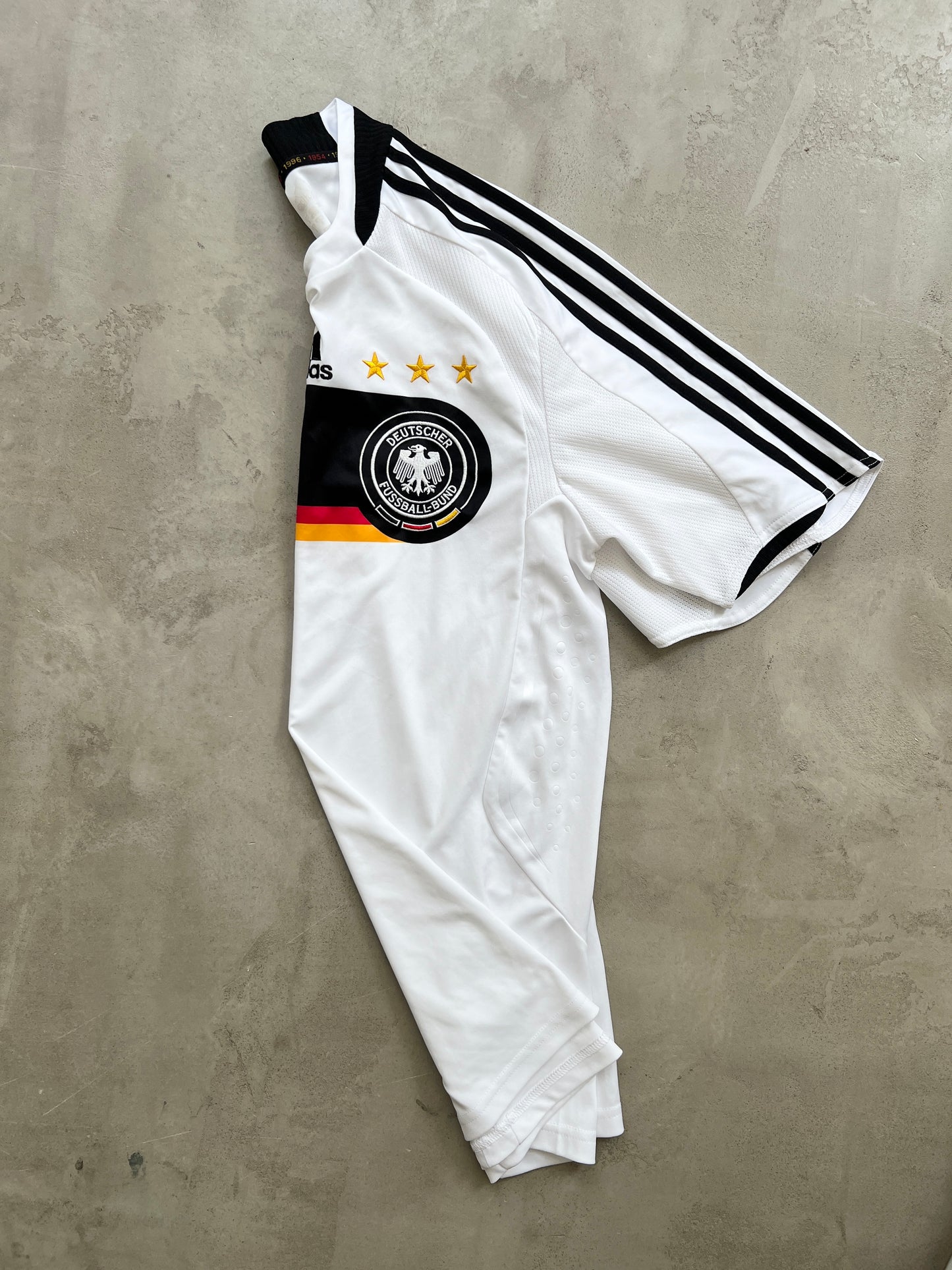 WHITE GERMANY SOCCER JERSEY - 2000S - L/M