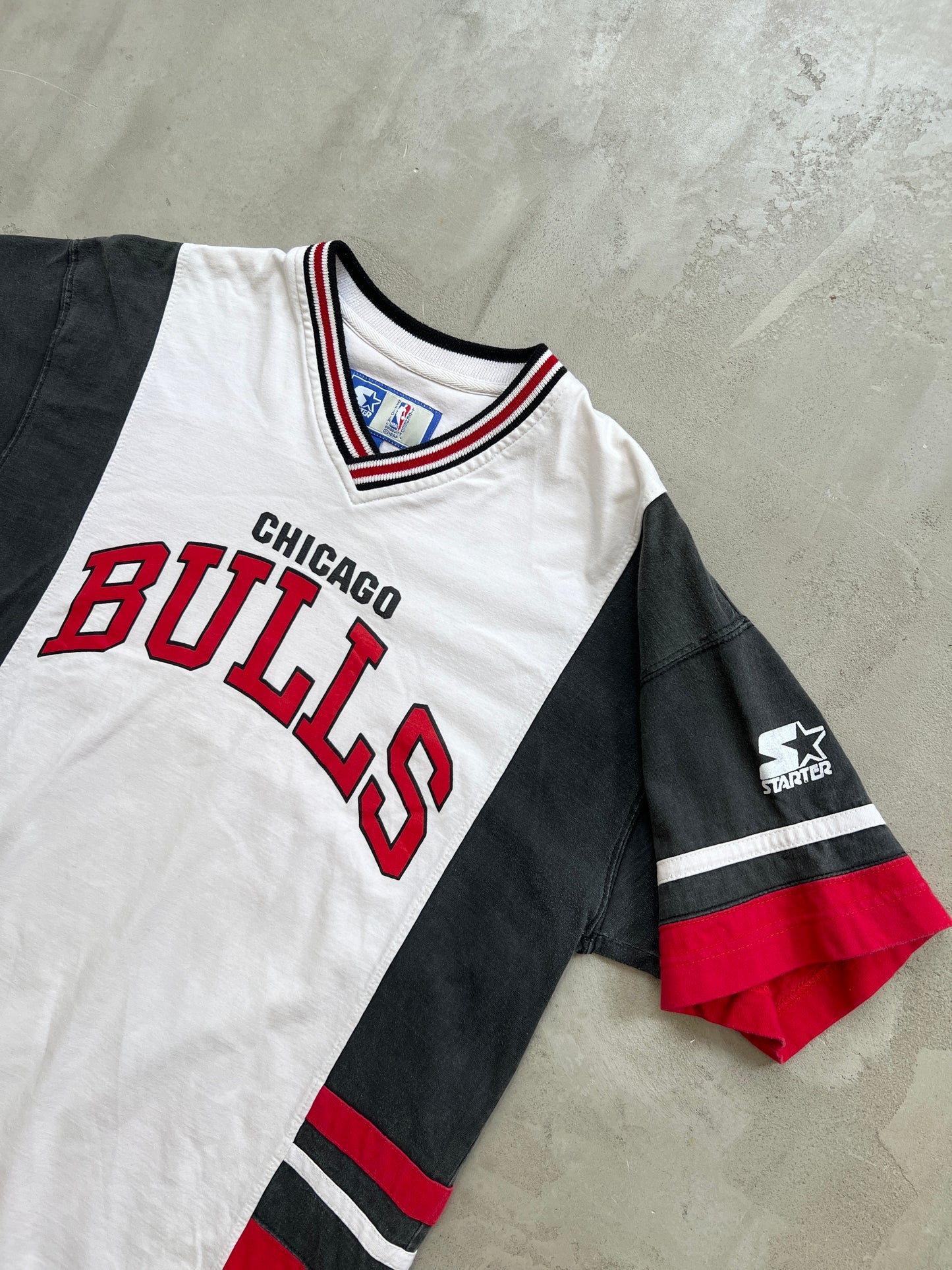 WHITE/RED CHICAGO BULLS STARER JERSEY - 1990S