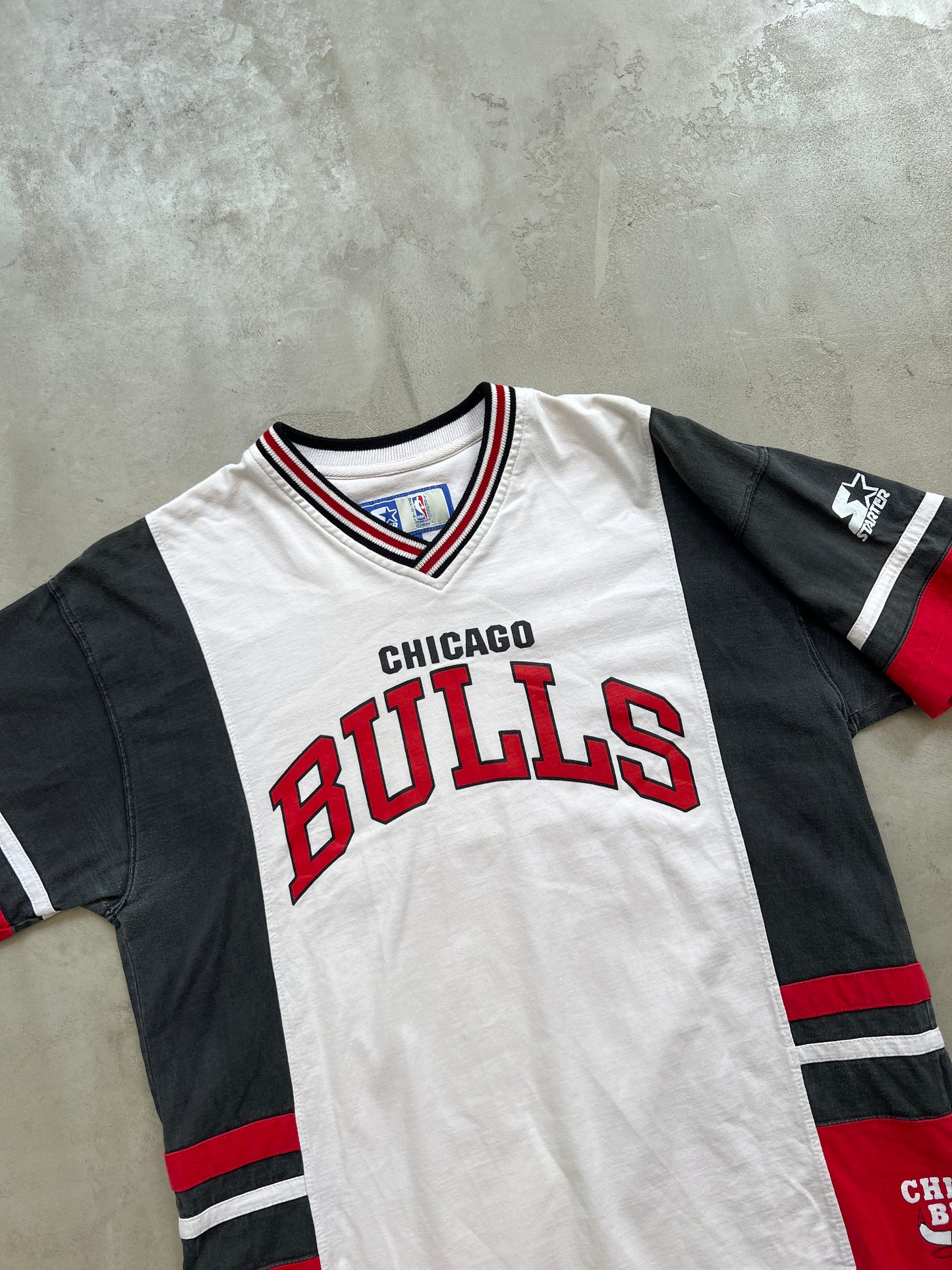 WHITE/RED CHICAGO BULLS STARER JERSEY - 1990S