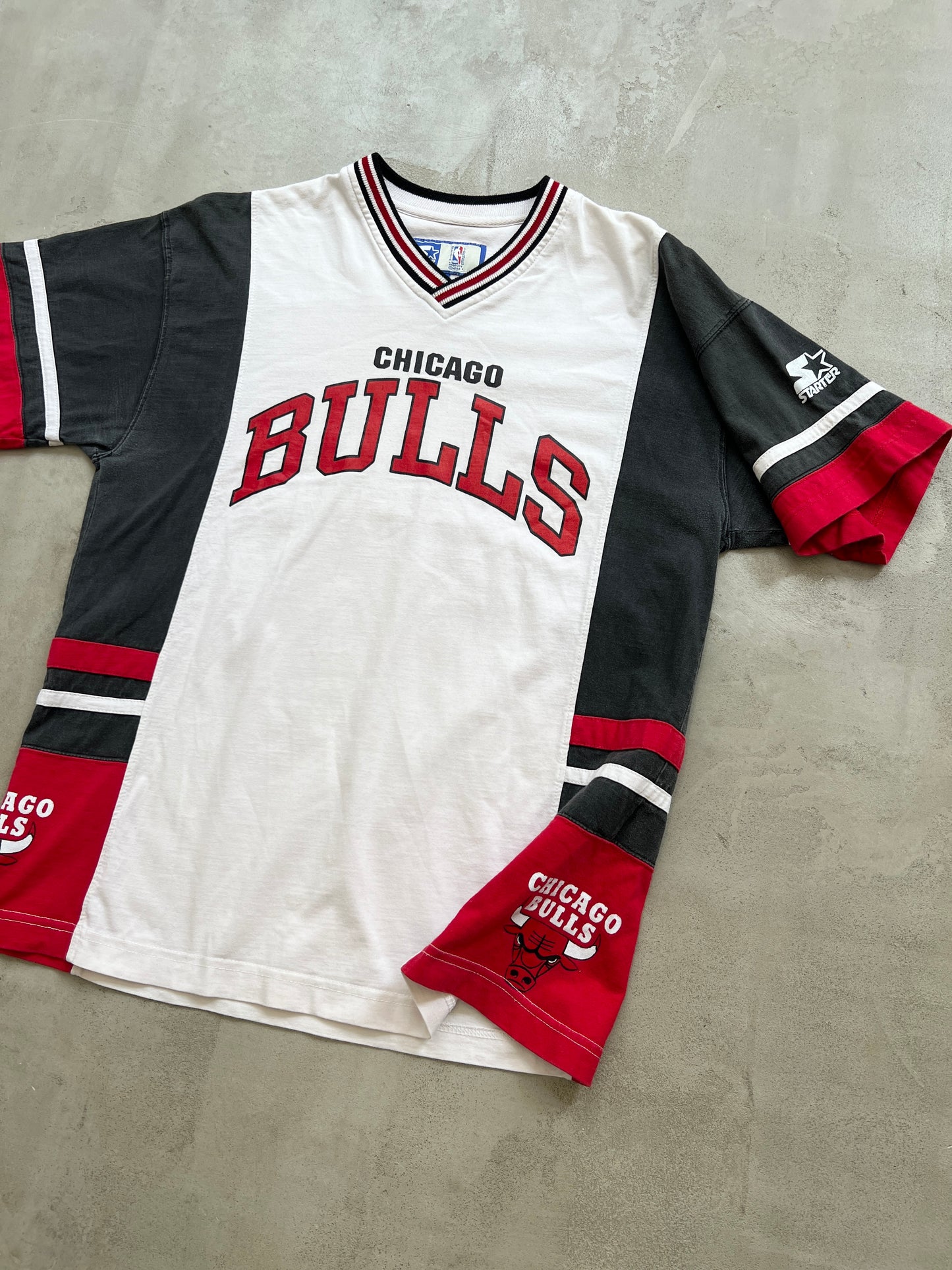 WHITE/RED CHICAGO BULLS STARER JERSEY - 1990S