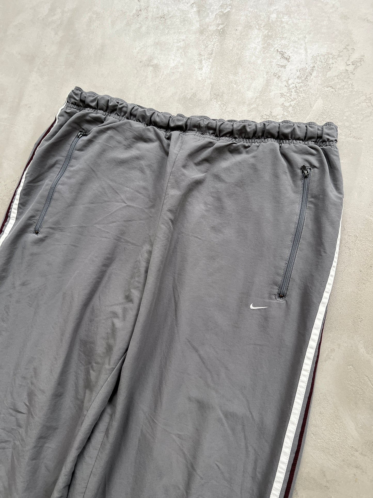 GREY NIKE TRACK PANTS - 2000S - XL