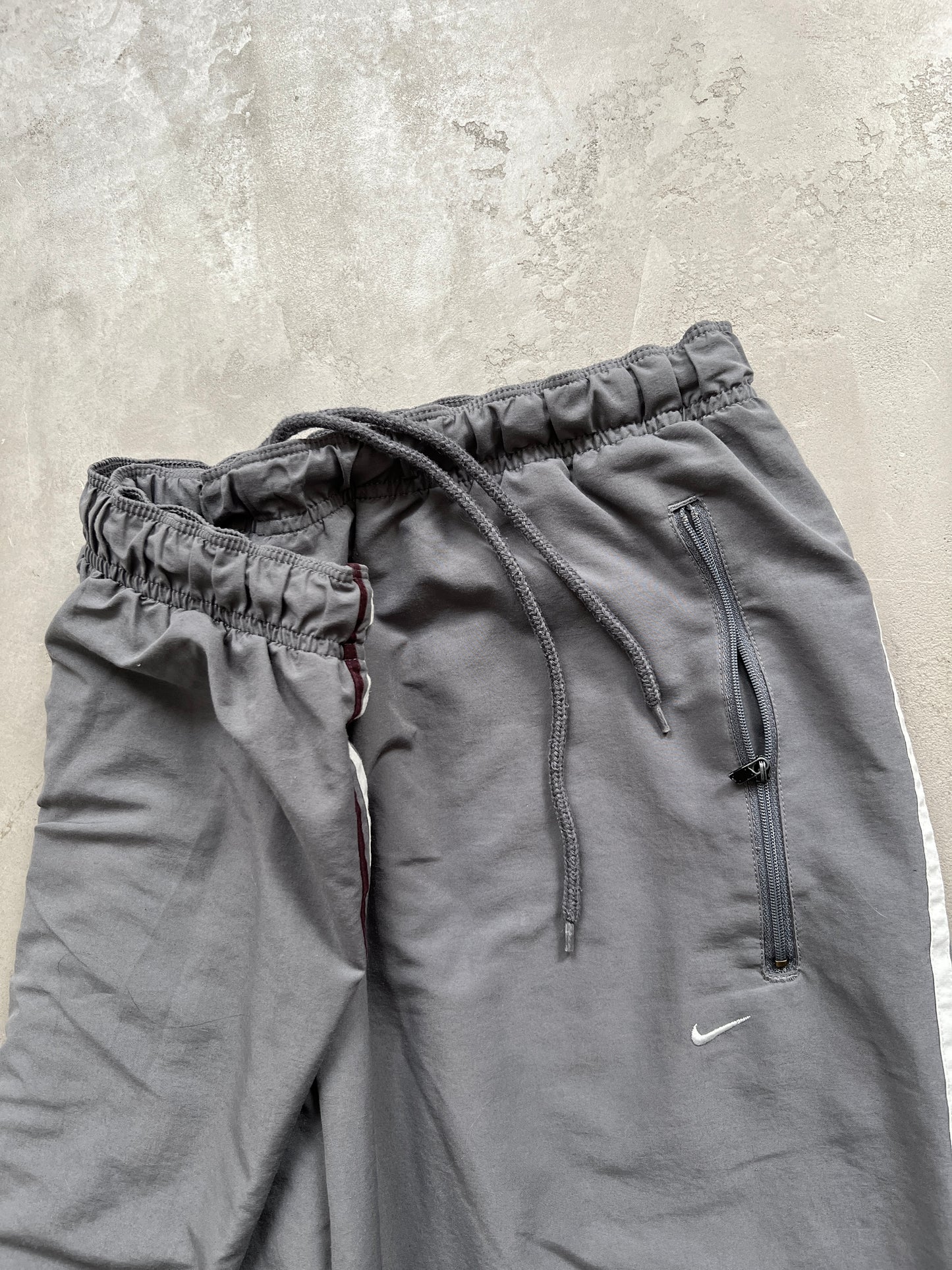 GREY NIKE TRACK PANTS - 2000S - XL