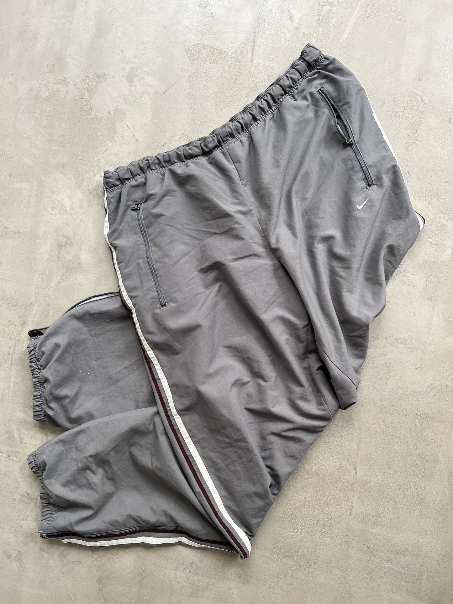 GREY NIKE TRACK PANTS - 2000S - XL