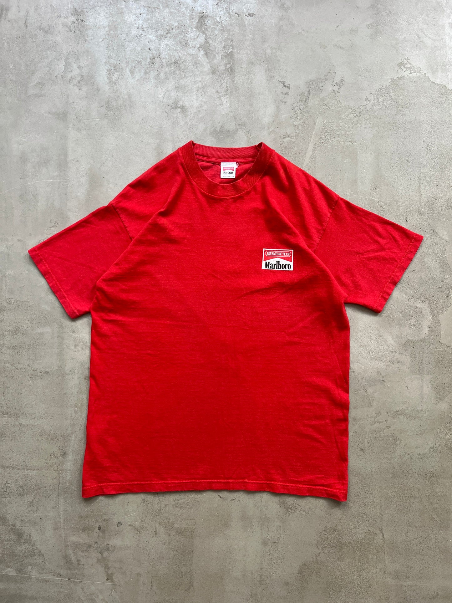 RED MARLBORO ADVENTURE TEAM TEE - 1990S