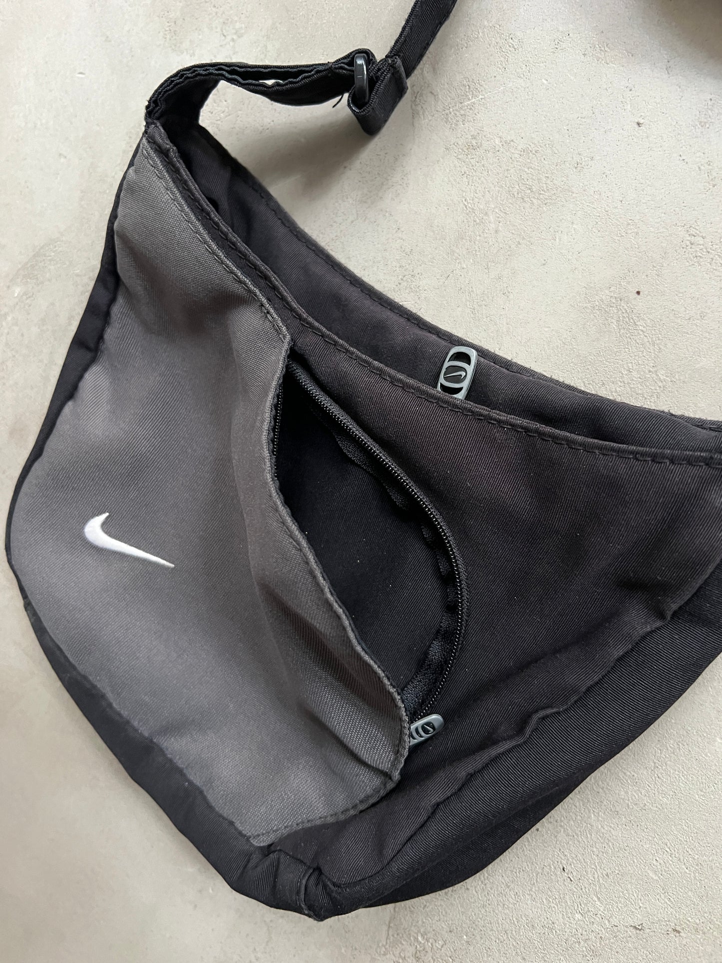 GREY/BLACK NIKE BAG - 2000S