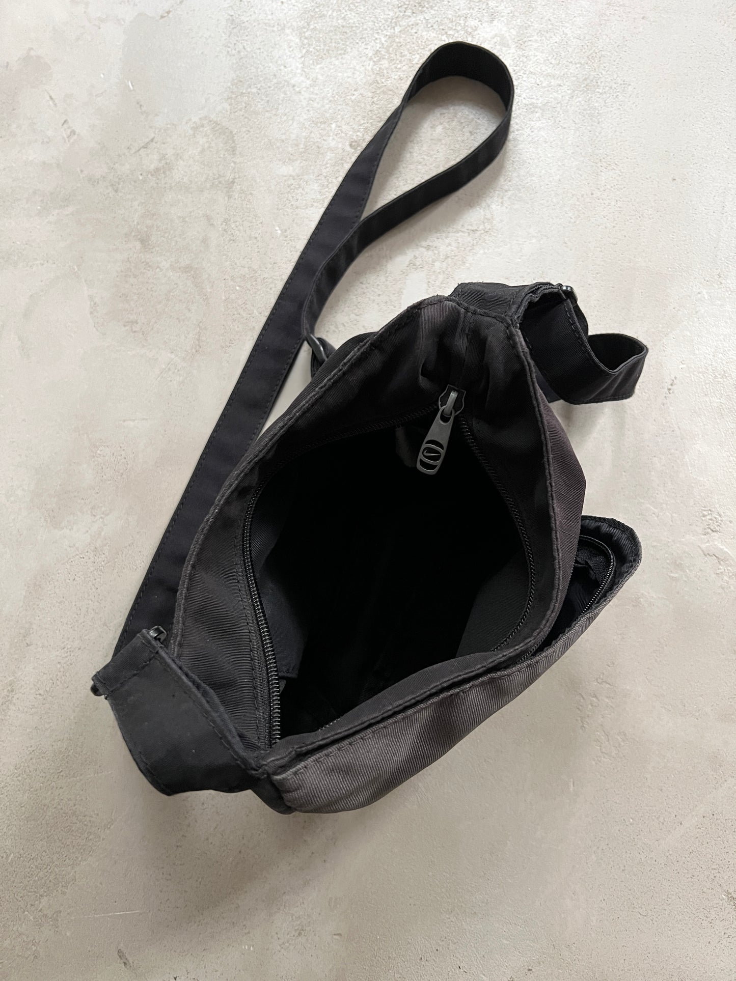 GREY/BLACK NIKE BAG - 2000S