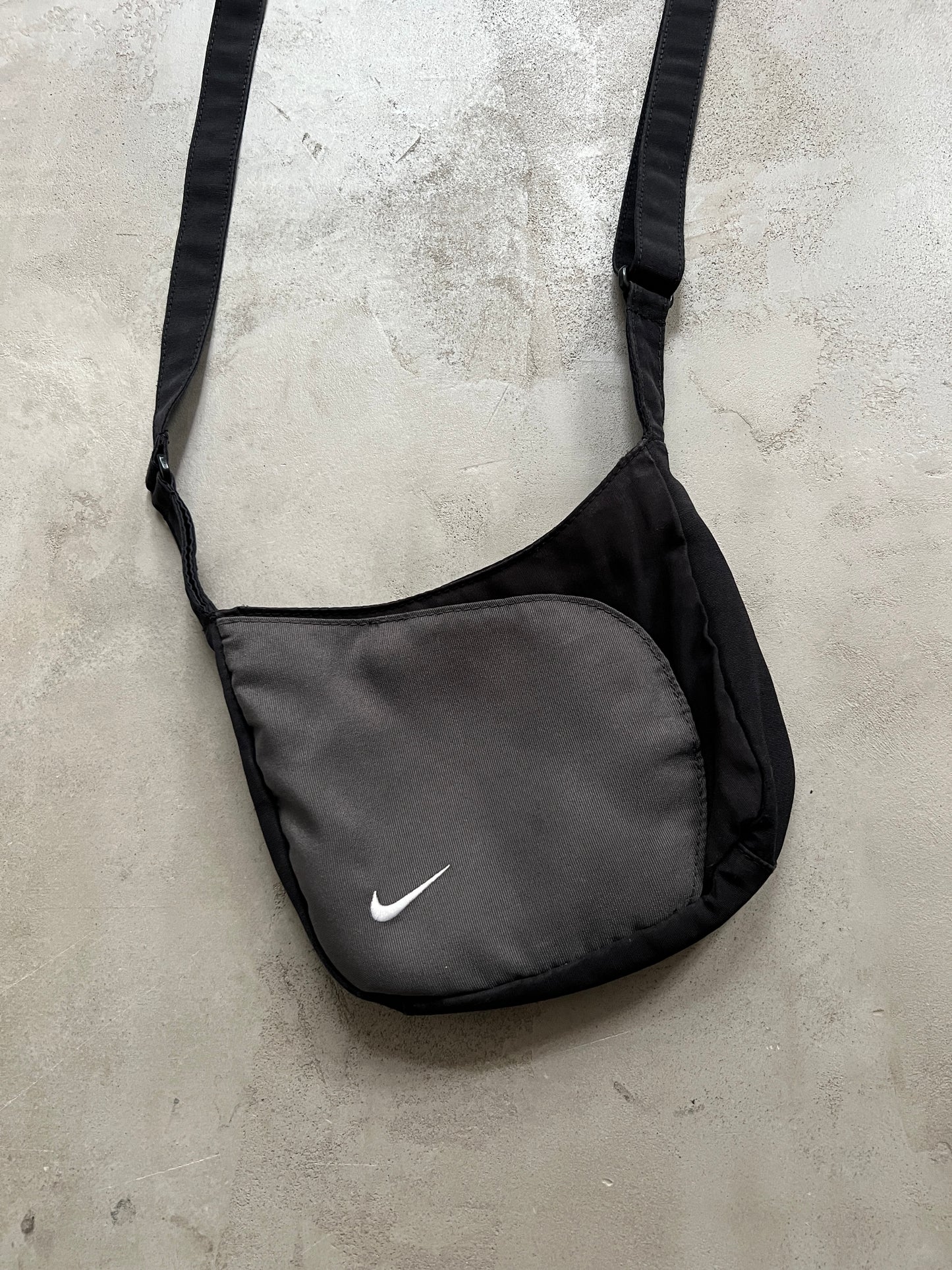 GREY/BLACK NIKE BAG - 2000S