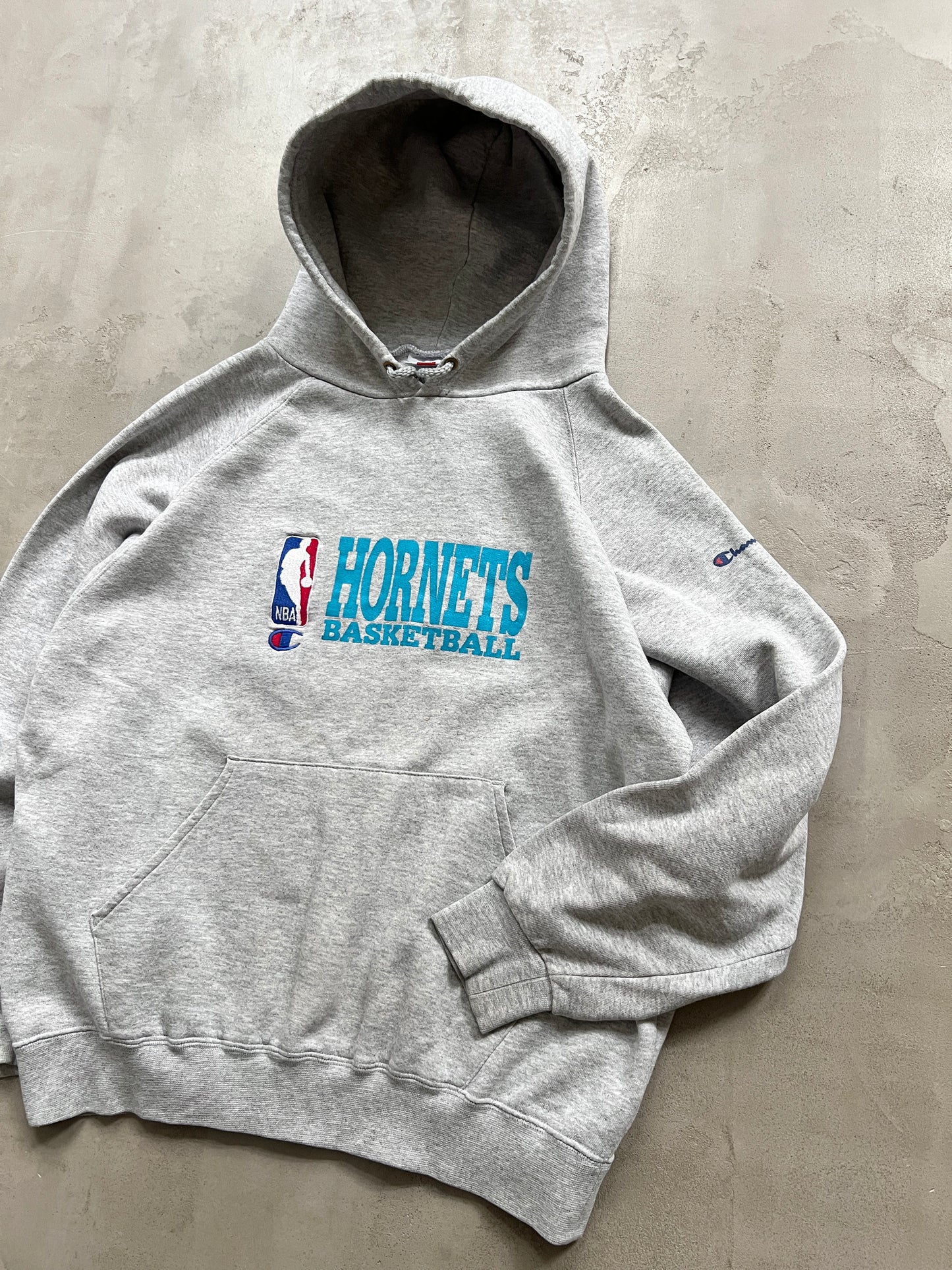 GREY CHARLOTTE HORNETS CHAMPION HOODIE - 1990S - M