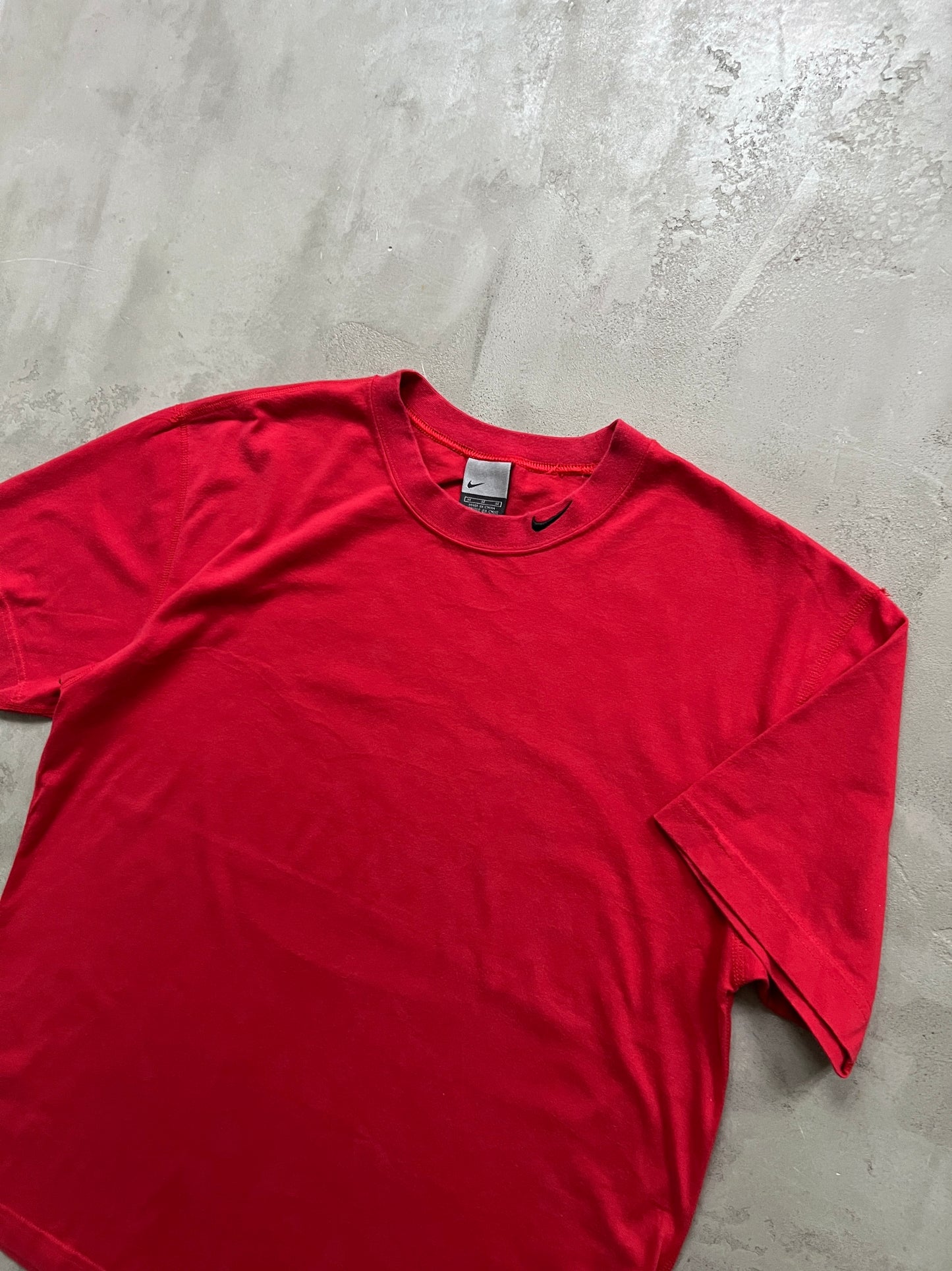 RED NIKE TEE - 2000S - M