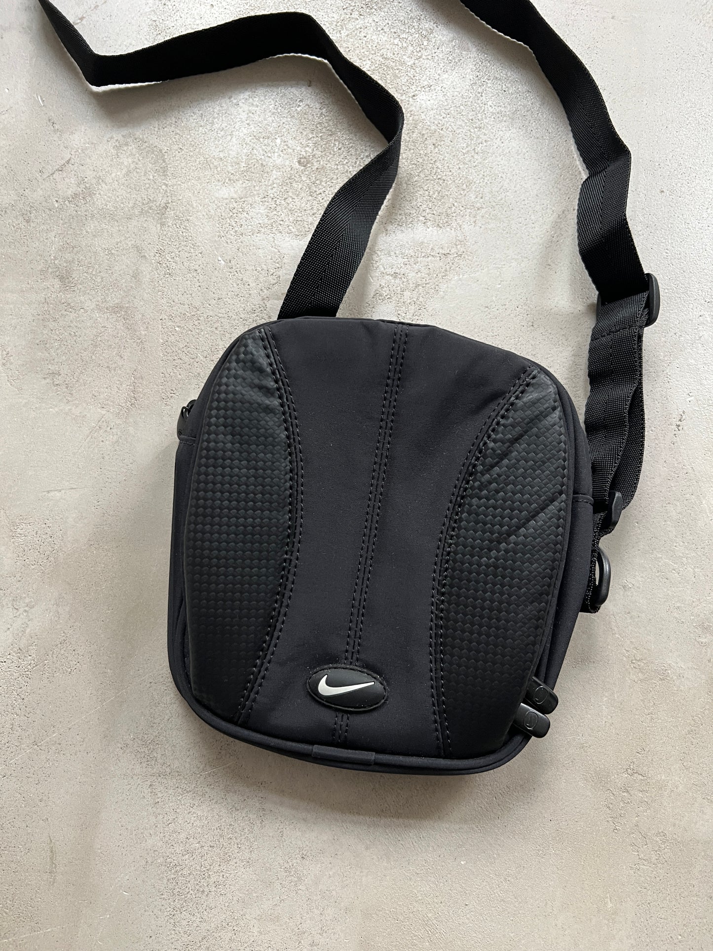 BLACK NIKE BAG - 1990S