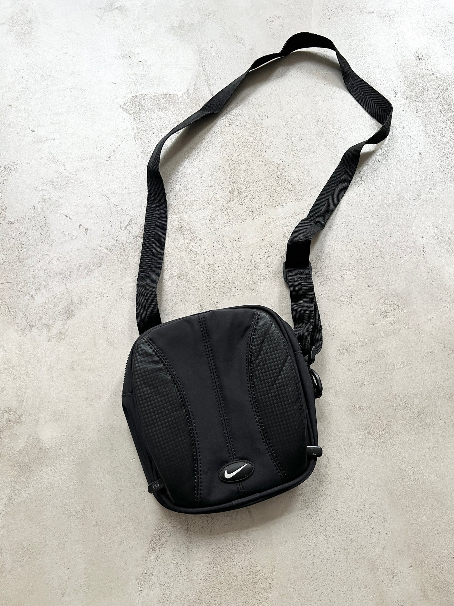 BLACK NIKE BAG - 1990S