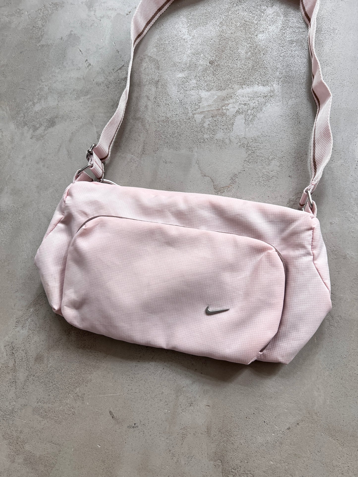 ROSÉ NIKE BAG - 2000S