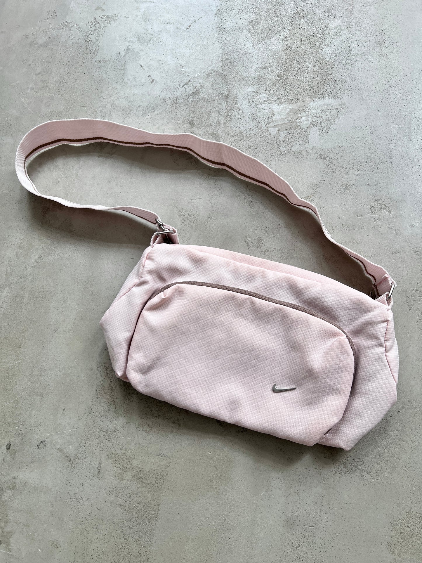 ROSÉ NIKE BAG - 2000S