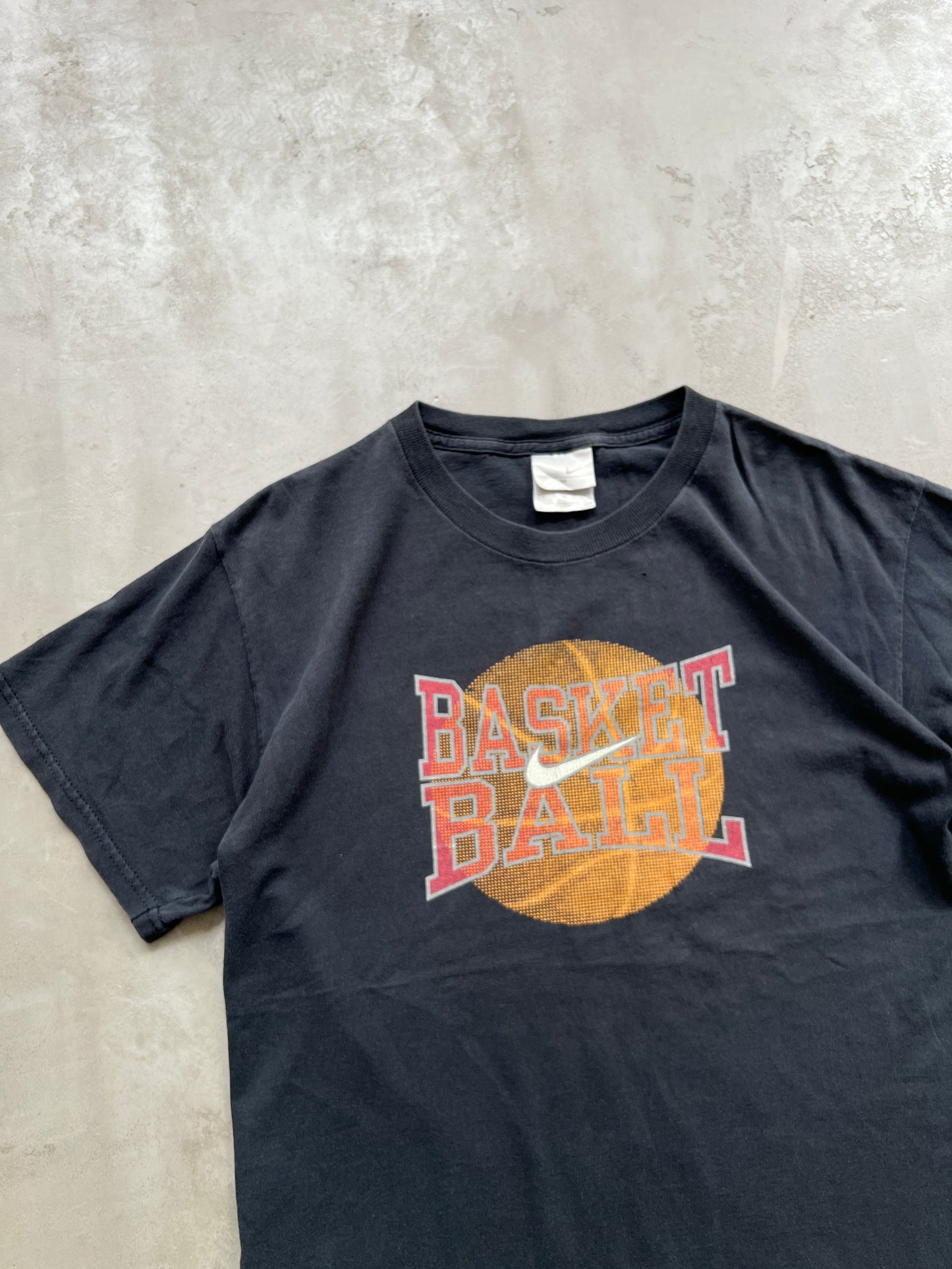 FADED BLACK NIKE BASKETBALL TEE - 1990S - M