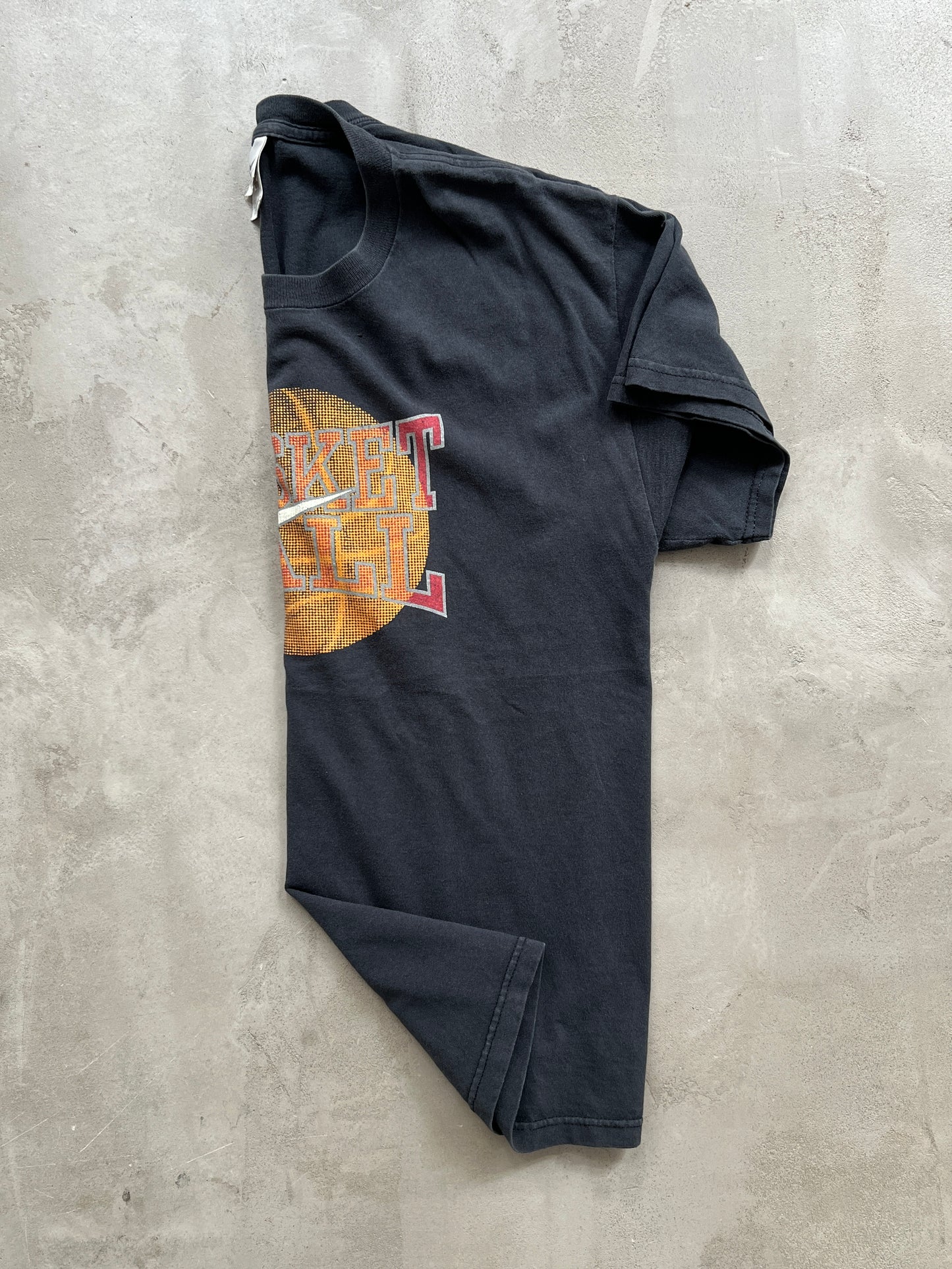 FADED BLACK NIKE BASKETBALL TEE - 1990S - M