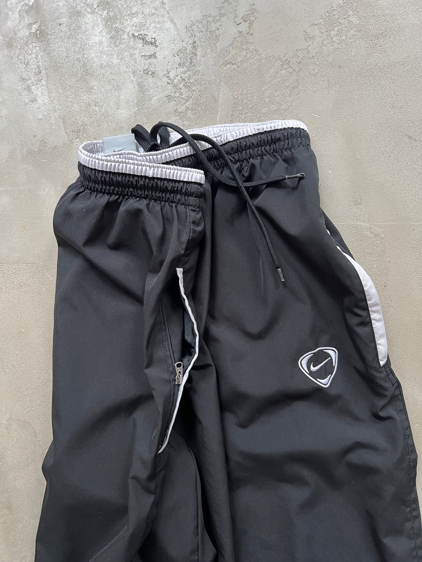 BLACK/WHITE NIKE TRACK PANTS - 2000S - XL