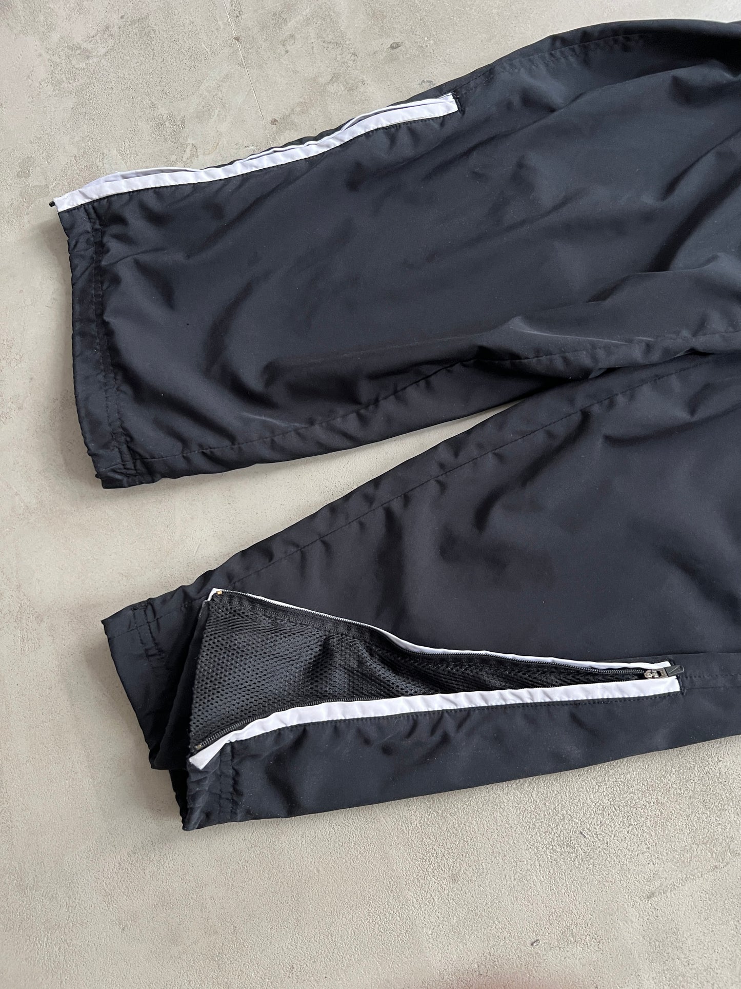 BLACK/WHITE NIKE TRACK PANTS - 2000S - XL