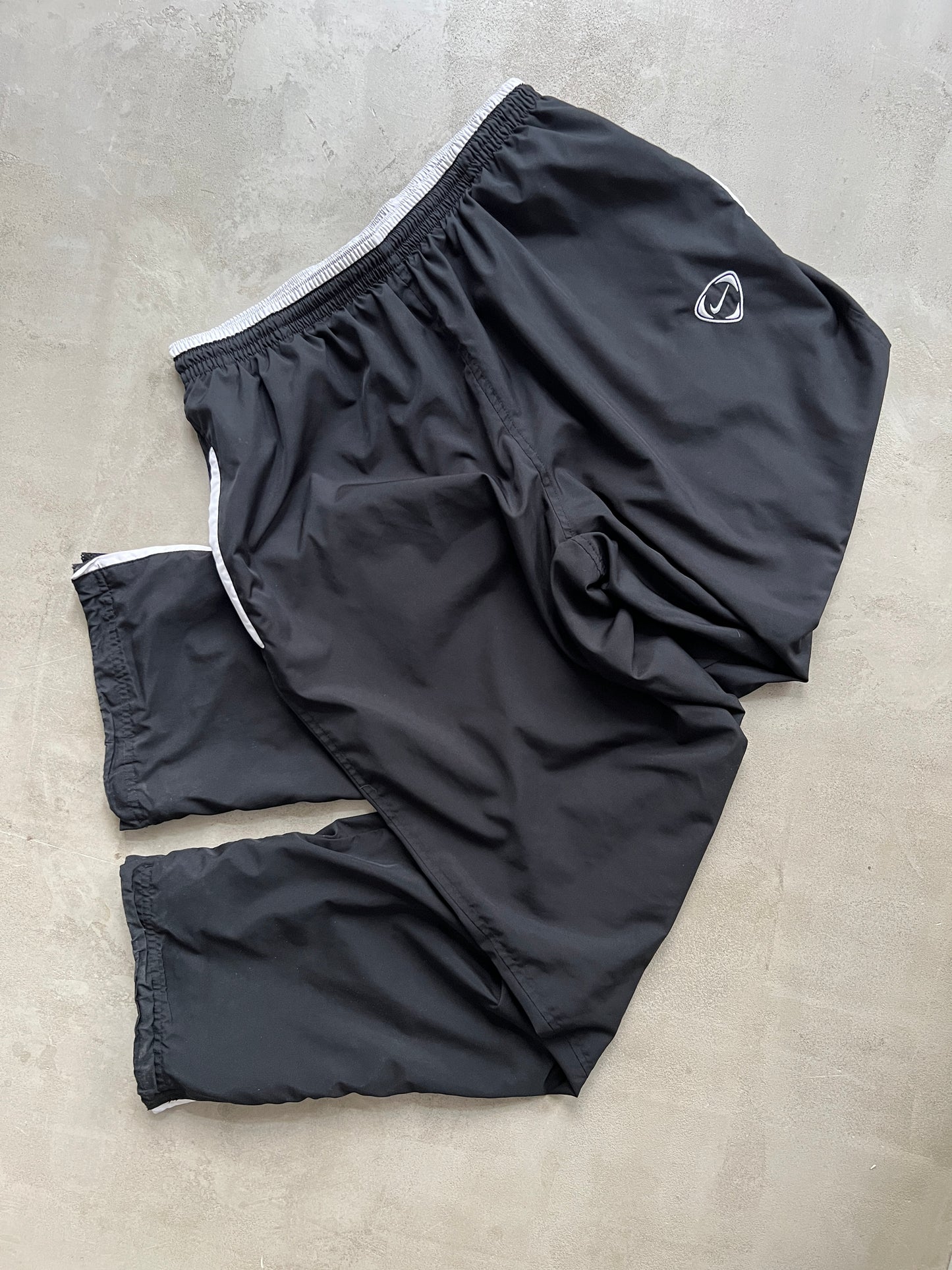 BLACK/WHITE NIKE TRACK PANTS - 2000S - XL