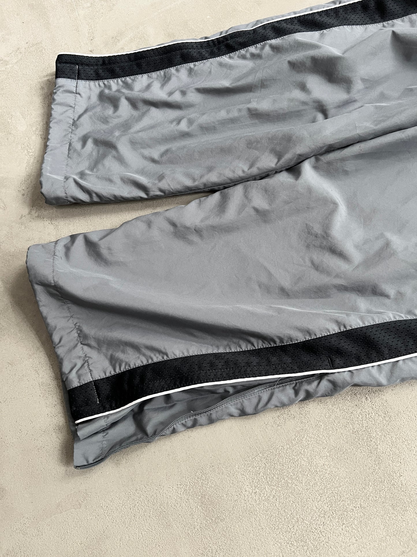 GREY/BLACK NIKE TRACK PANTS - 2000S - WMNS M