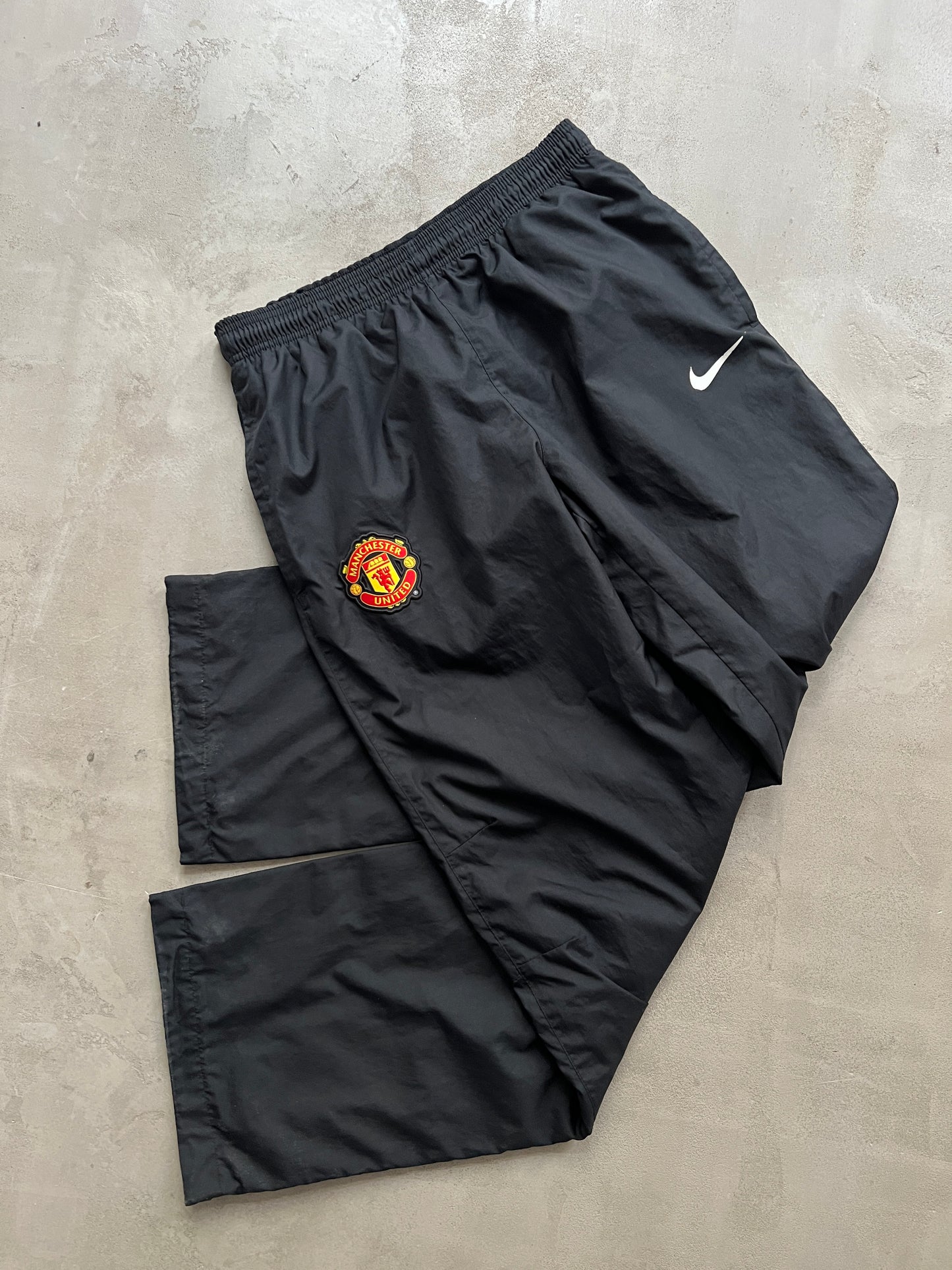 BLACK MANCHESTER UNITED NIKE TRACK PANTS - 2000S - S/M