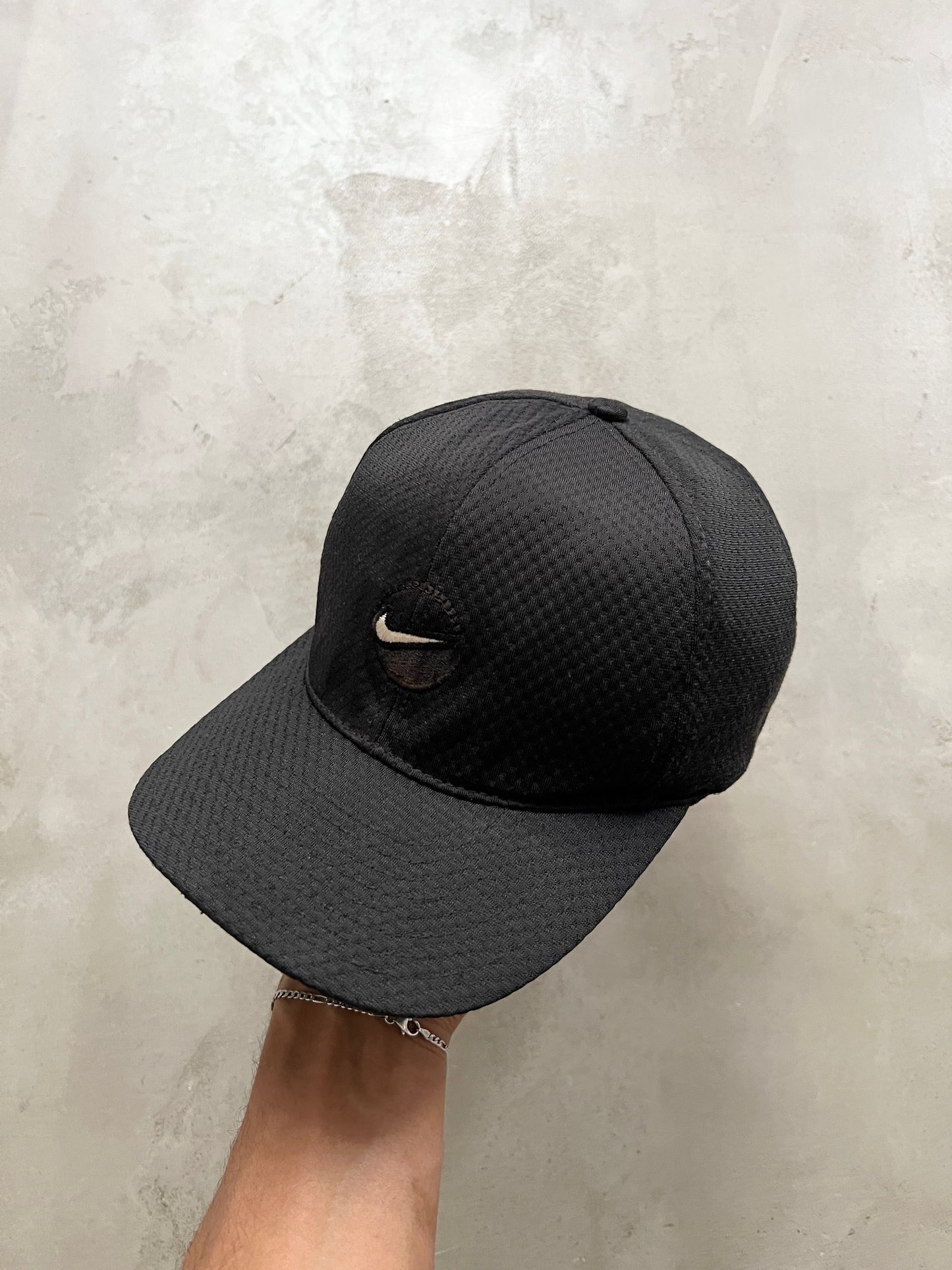 BLACK NIKE CAP - 1990S