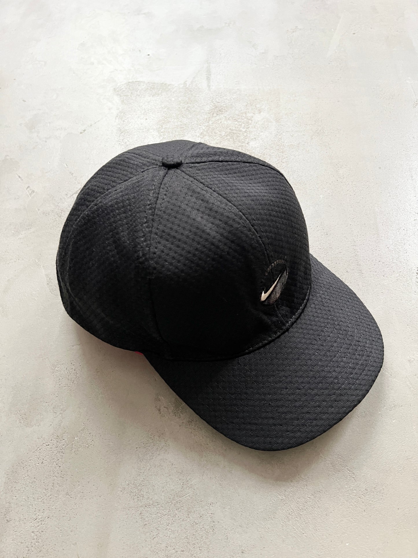 BLACK NIKE CAP - 1990S