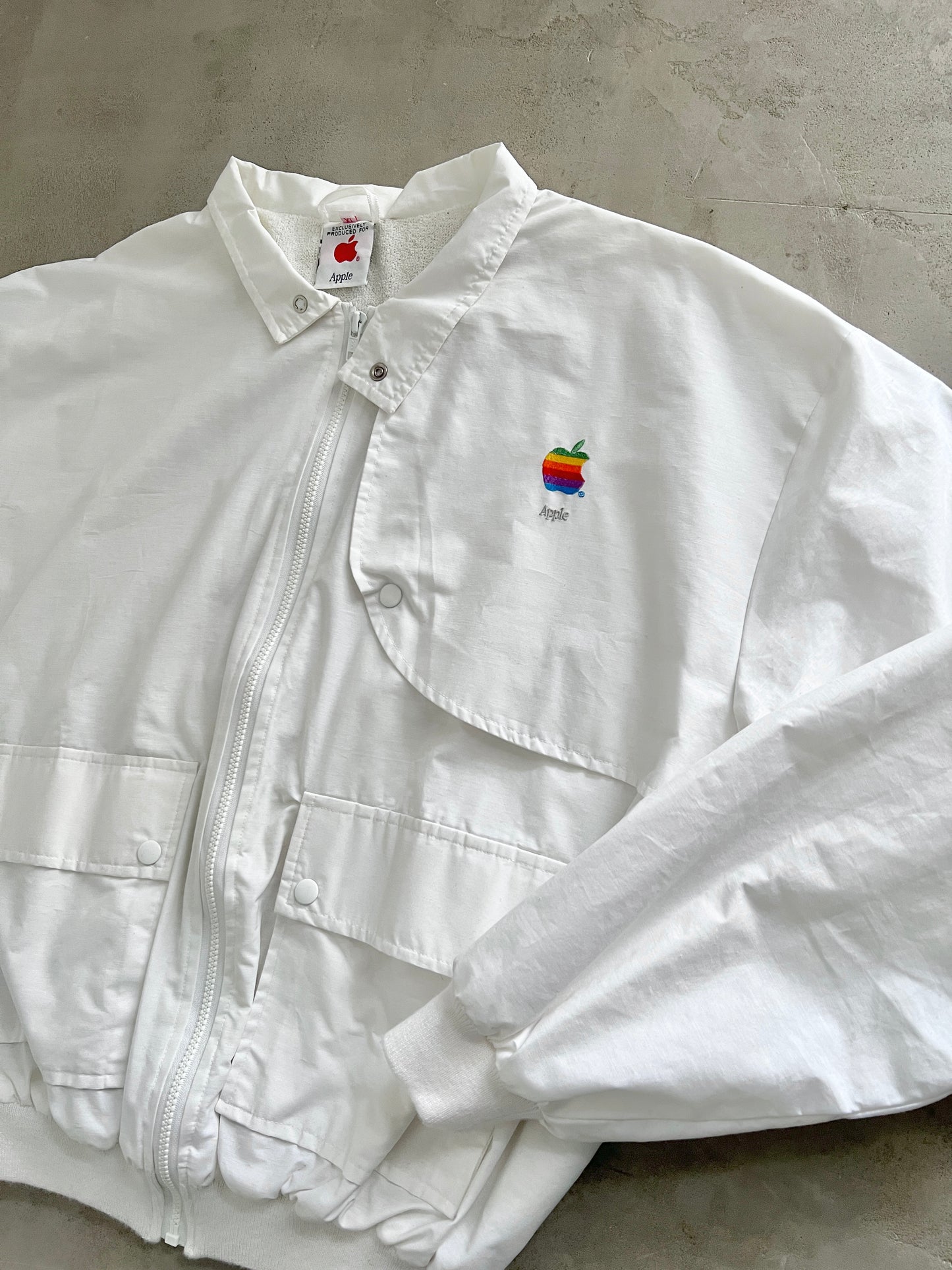 WHITE APPLE JACKET - 1980S - L/M