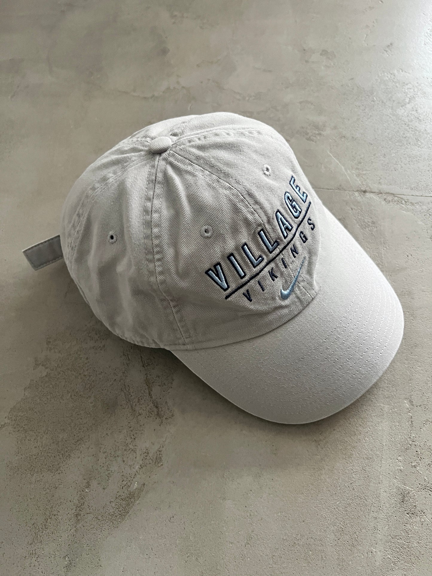 GREY VIKINGS NIKE CAP - 2000S